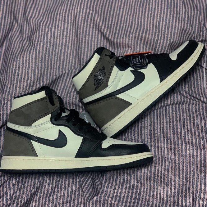 Jordan 1 Retro High OG Black Mocha 착용 스타일