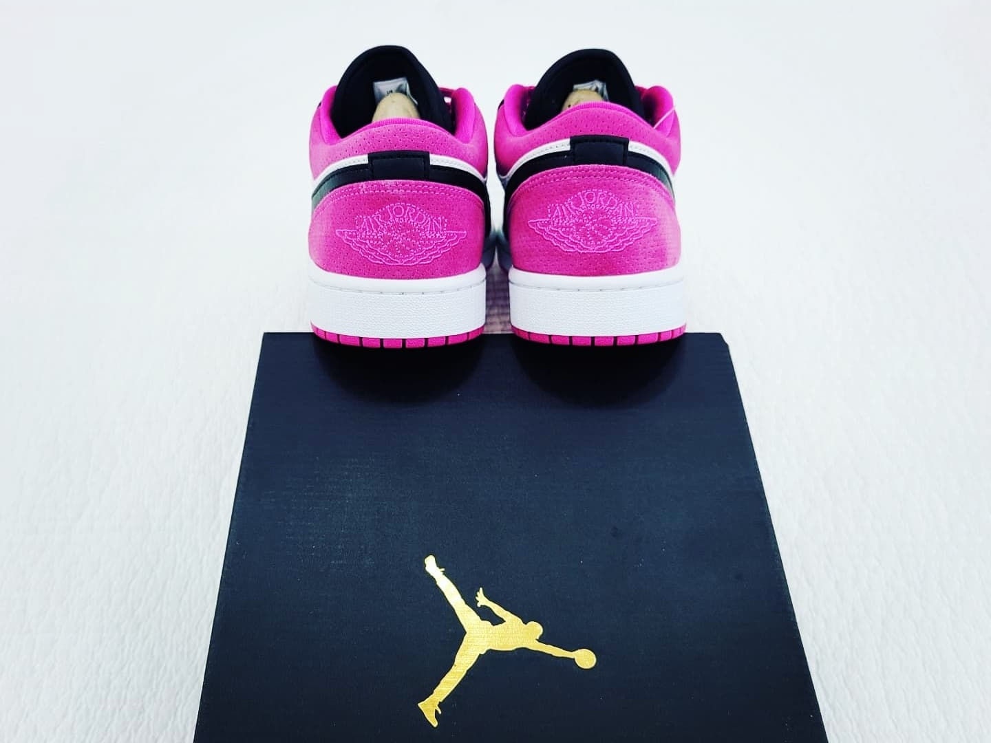 Jordan 1 Low SE Fuchsia 착용 스타일 - 5