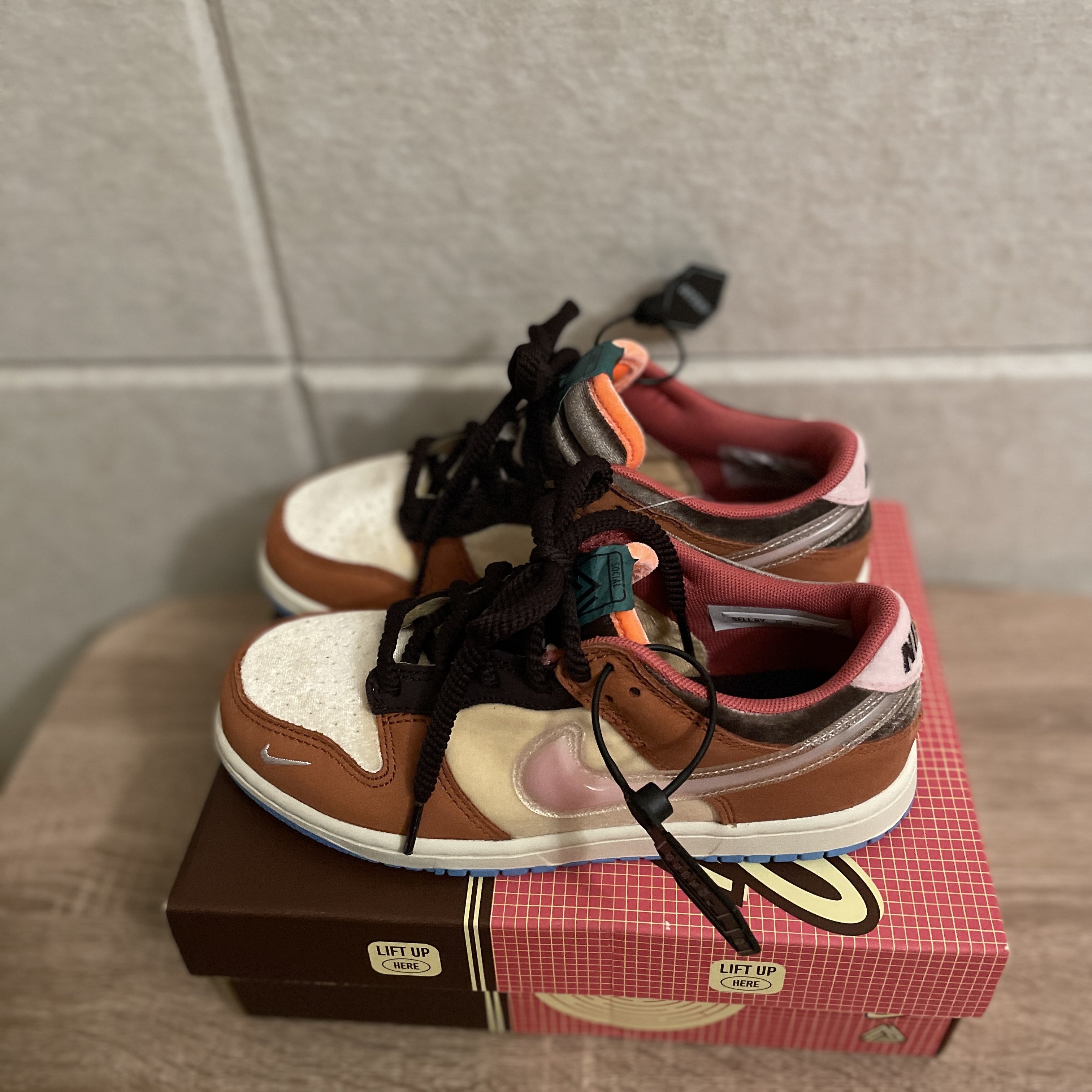 (PS) Nike x Social Status Dunk Low Free Lunch Chocolate Milk 착용 스타일 - 2