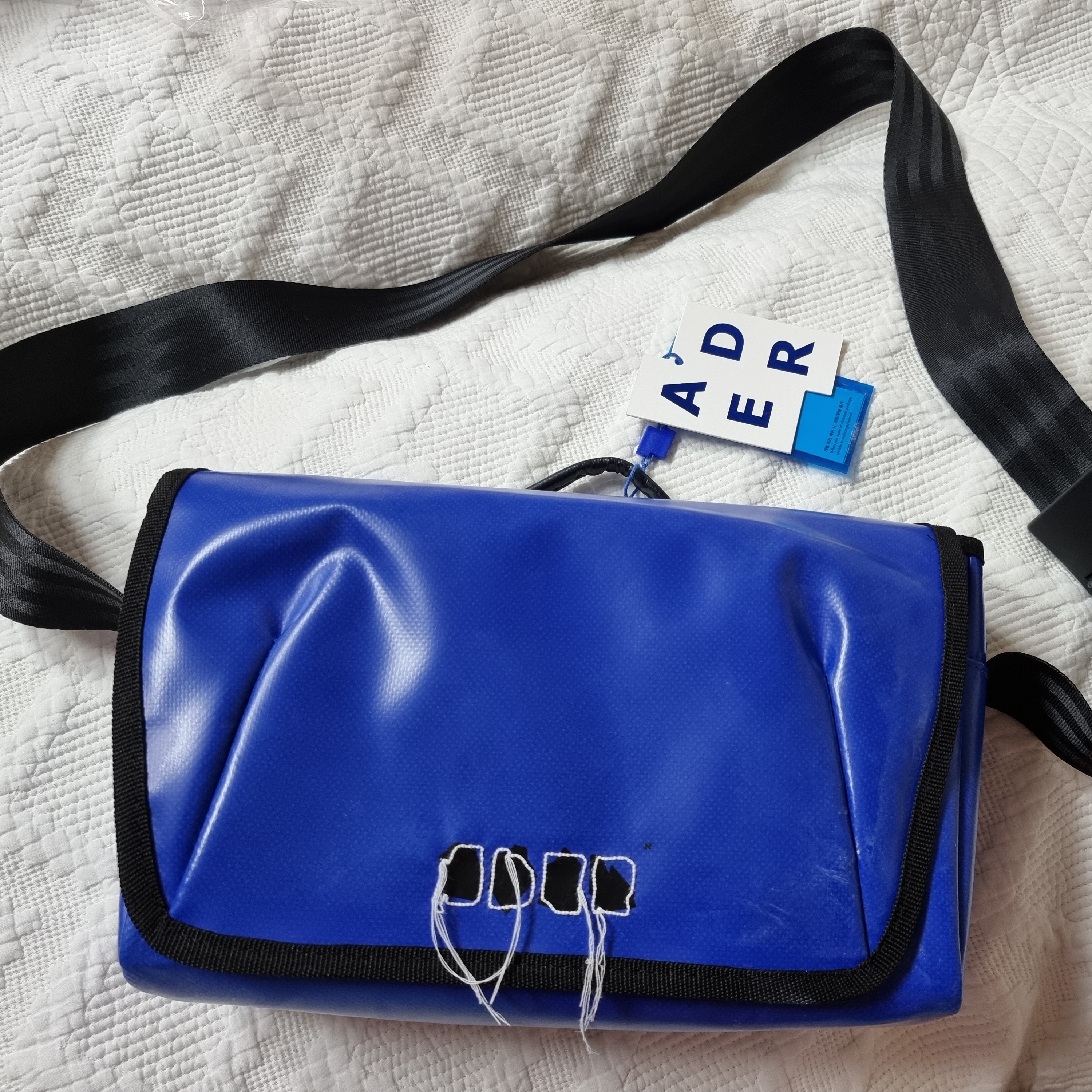 Ader Error Trace Admore Crossbody Bag Blue - 21FW 착용 스타일 - 2