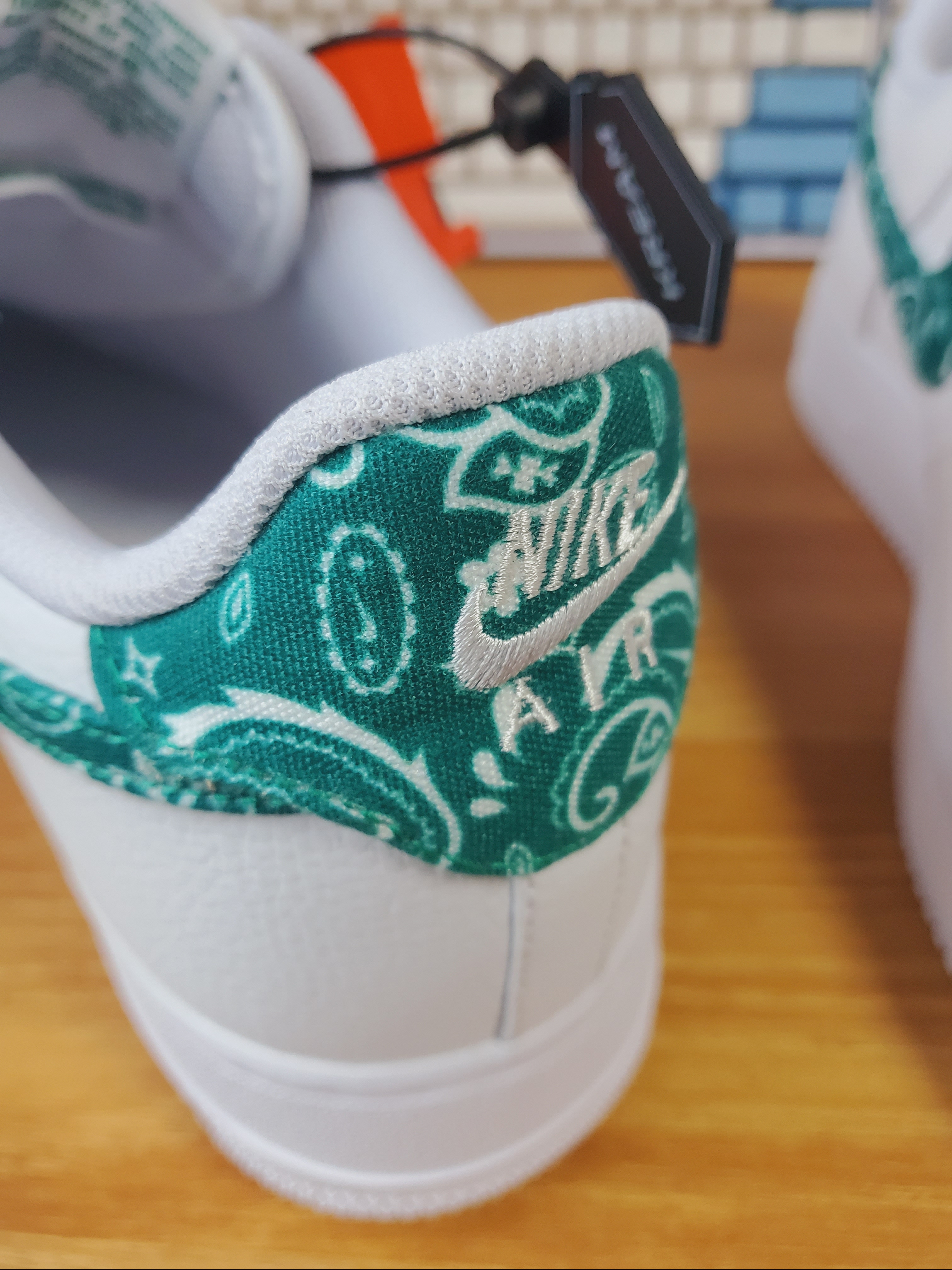 (W) Nike Air Force 1 '07 Essential Paisley Swoosh White Malachite 착용 스타일 - 2