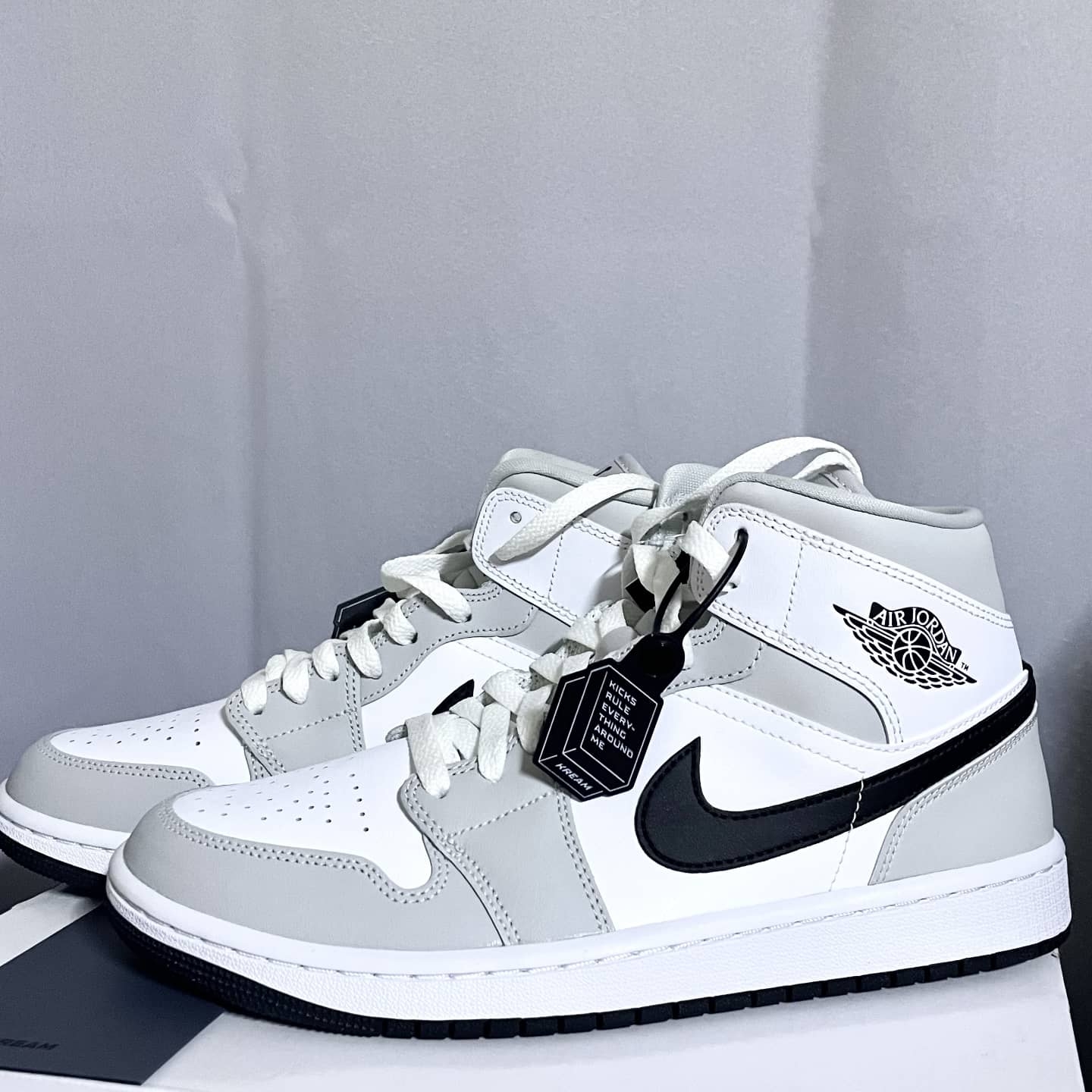 (W) Jordan 1 Mid Grey Fog 착용 스타일 - 2