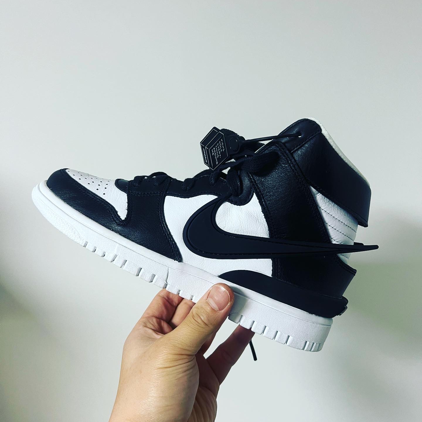 Nike x Ambush Dunk High Black 착용 스타일 - 1