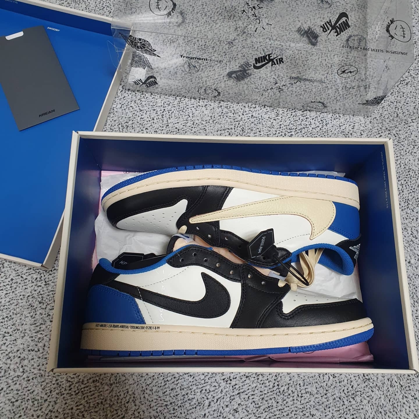 Jordan 1 x Travis Scott x Fragment Retro Low OG SP Military Blue 착용 스타일 - 2