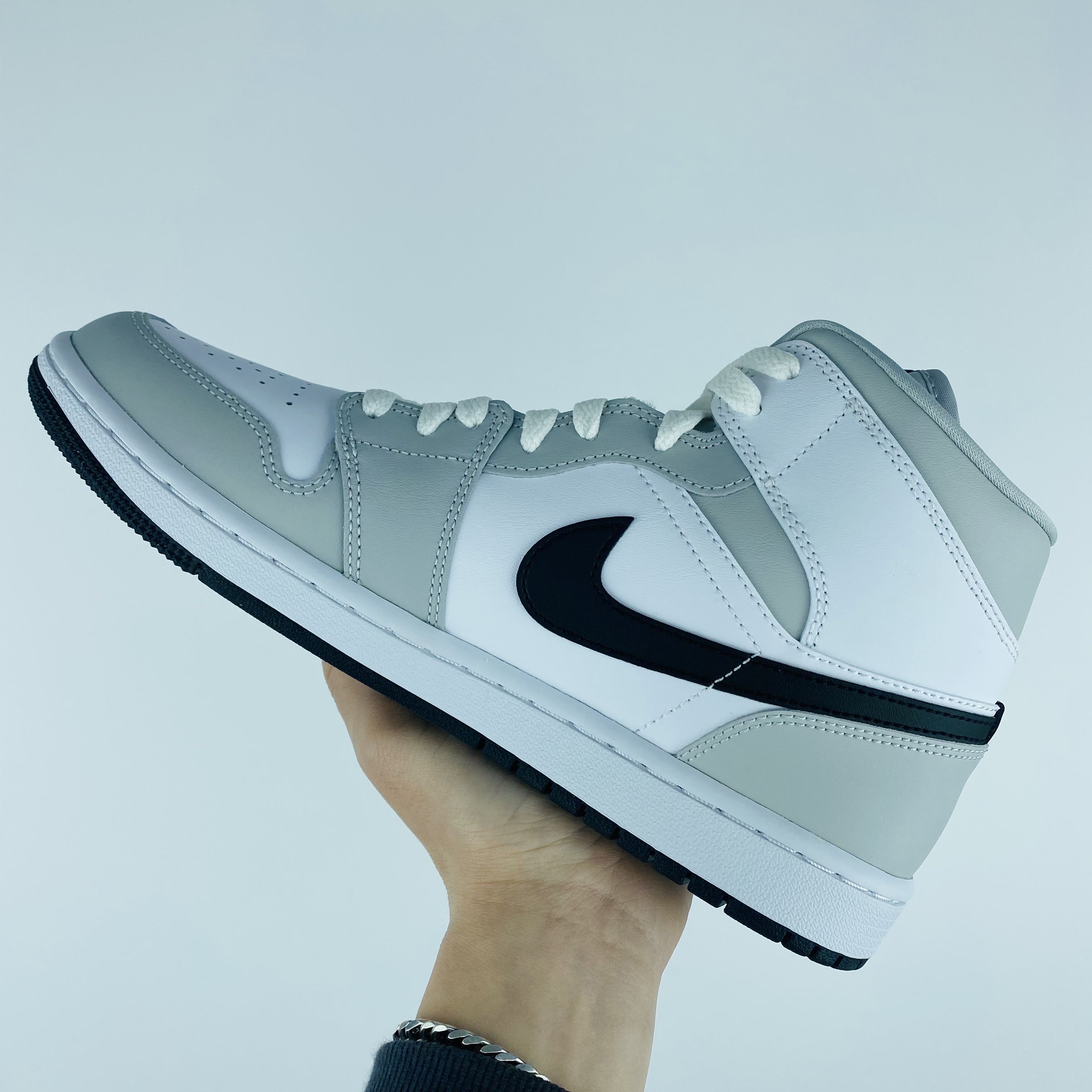 (W) Jordan 1 Mid Grey Fog 착용 스타일 - 3