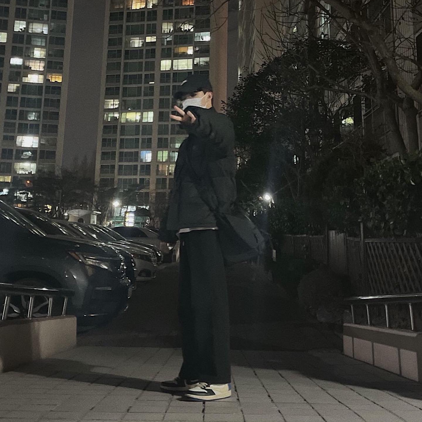 Jordan 1 x Travis Scott x Fragment Retro Low OG SP Military Blue, Stussy Ripstop Down Puffer Jacket Black 착용 스타일 - 2