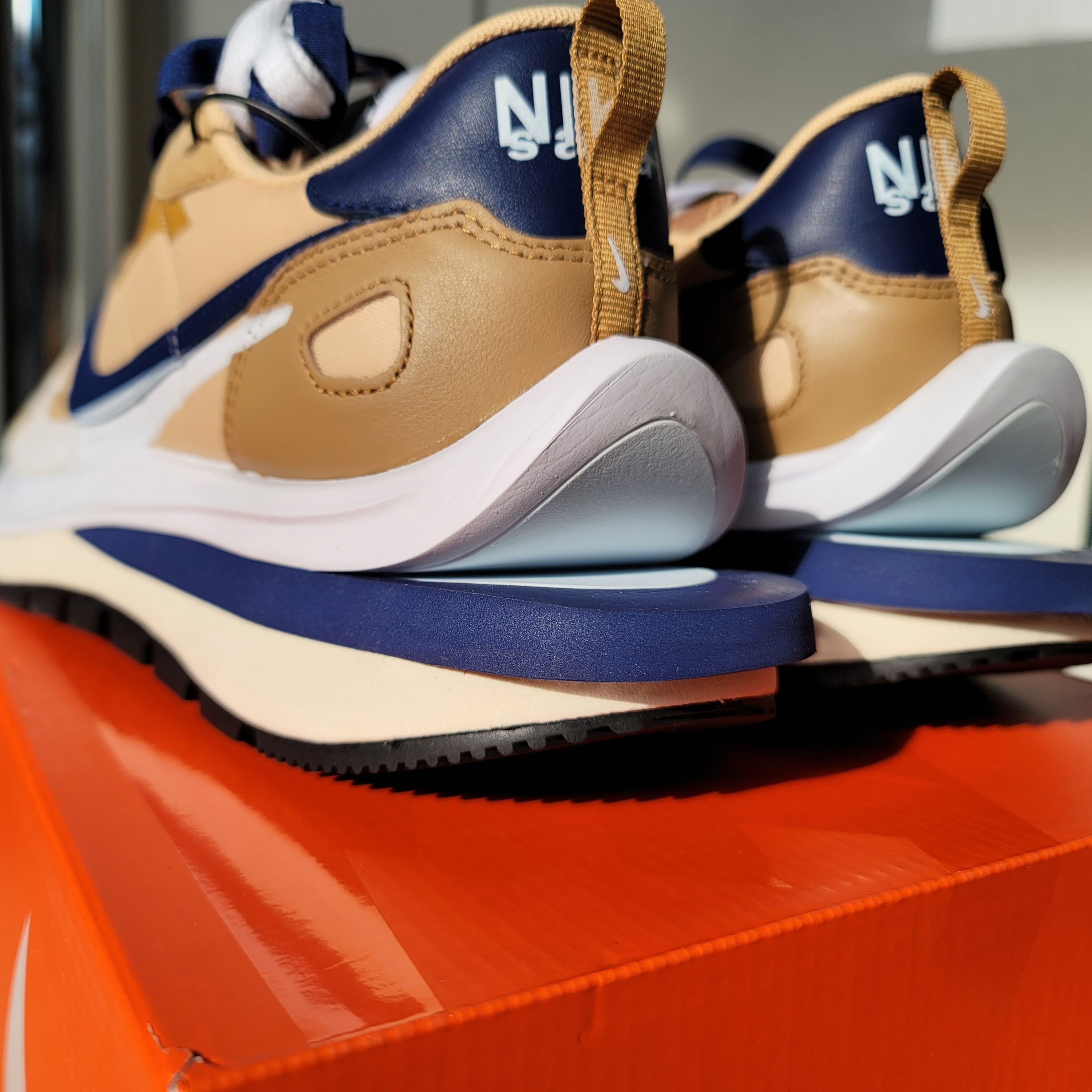 Nike x Sacai VaporWaffle Sesame and Blue Void 착용 스타일 - 2