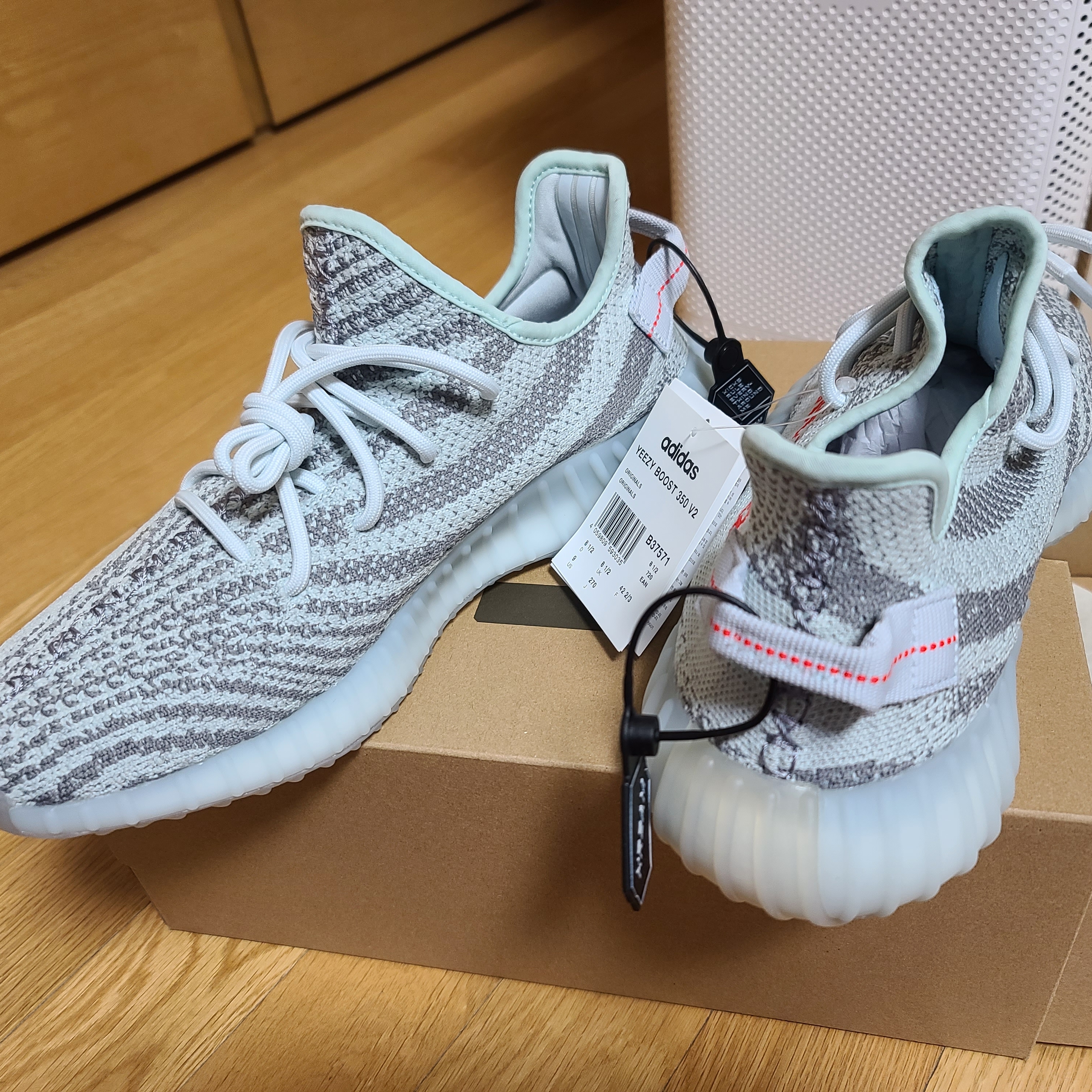 Adidas Yeezy Boost 350 V2 Blue Tint 2017 착용 스타일 - 2