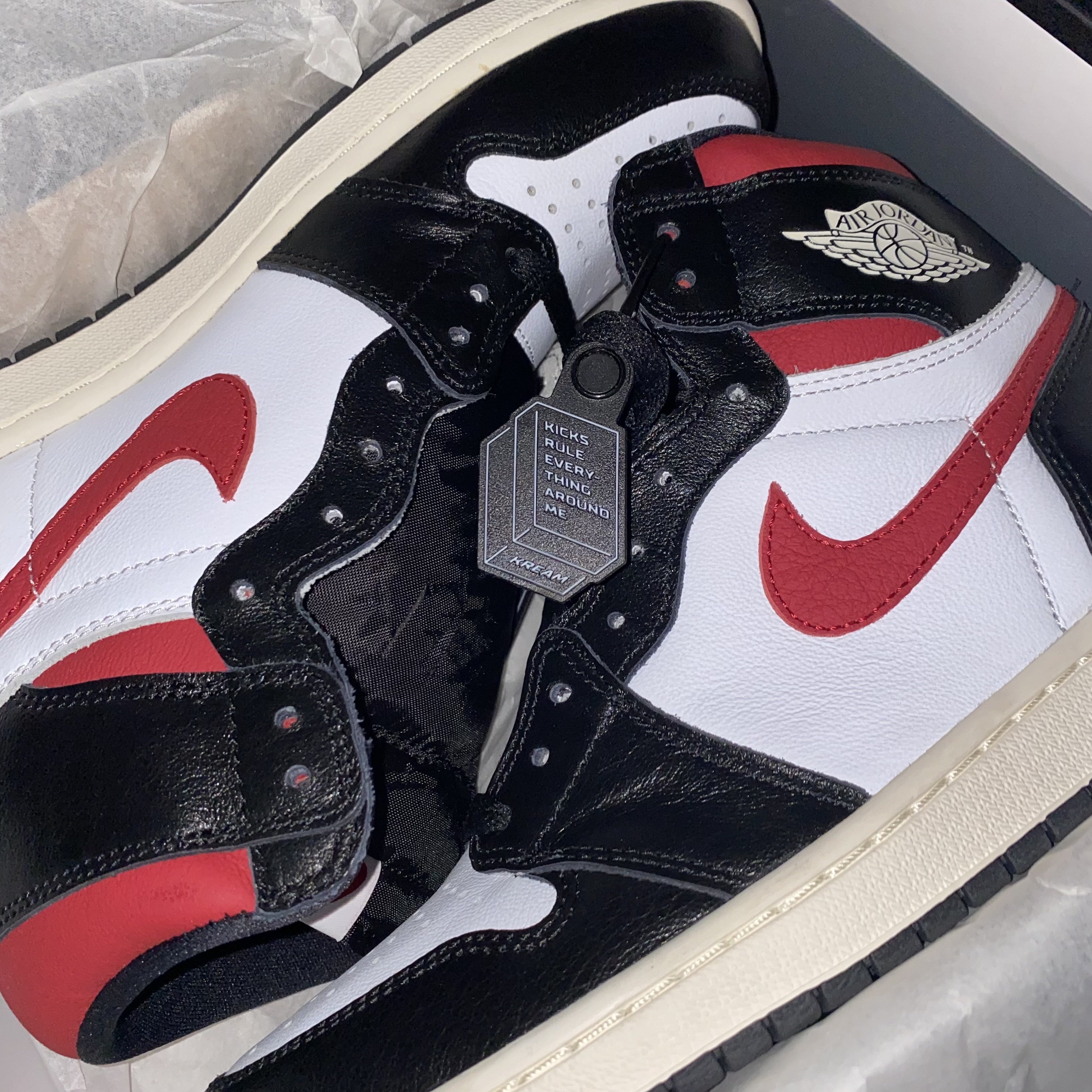 Jordan 1 Mid Gym Red Black White, Jordan 1 Retro High OG Gym Red 착용 스타일