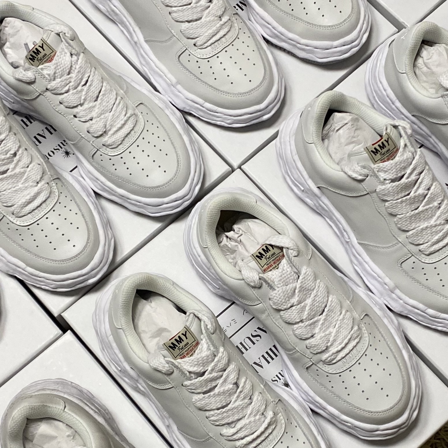 Maison Mihara Yasuhiro Wayne OG Sole Leather Low-top Sneakers White, Maison Mihara Yasuhiro Wayne OG DE Sole Leather Low-top Sneakers White 착용 스타일