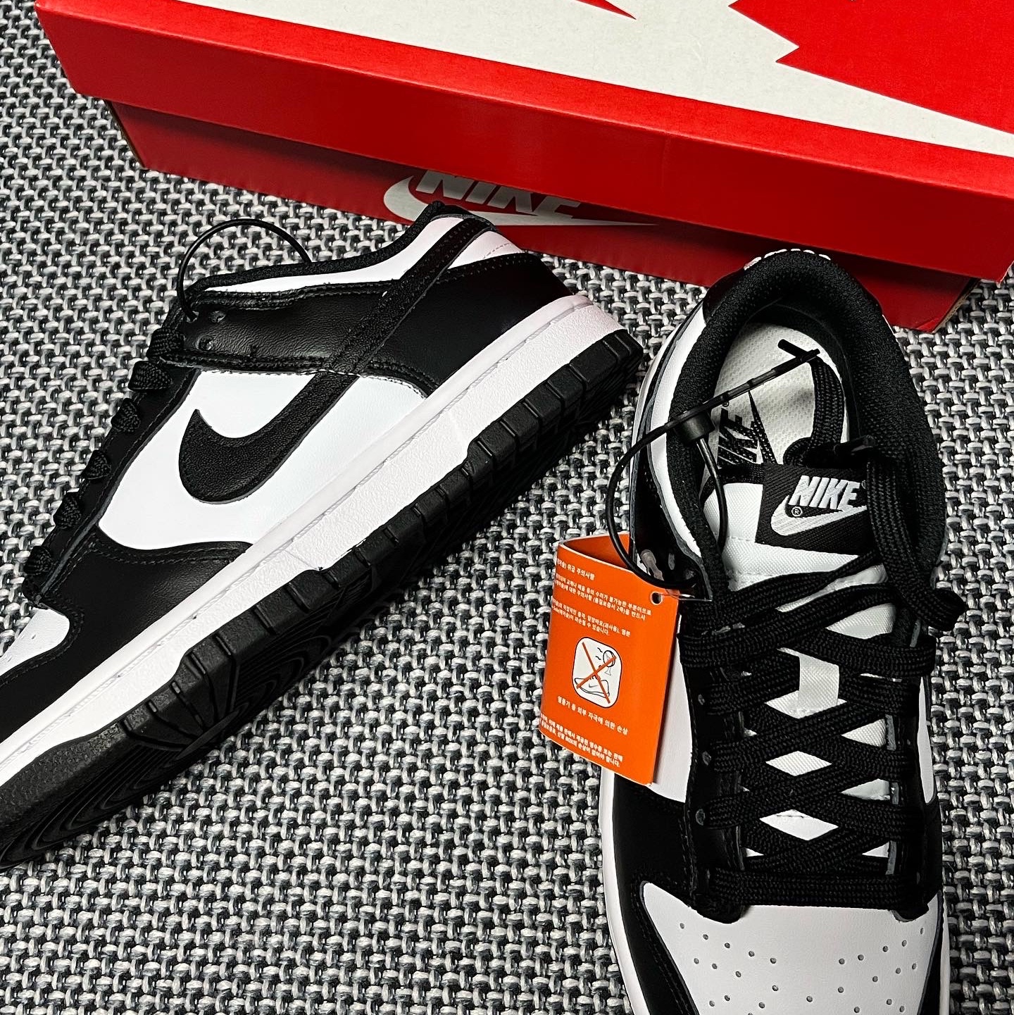 (W) Nike Dunk Low Black 착용 스타일 - 4