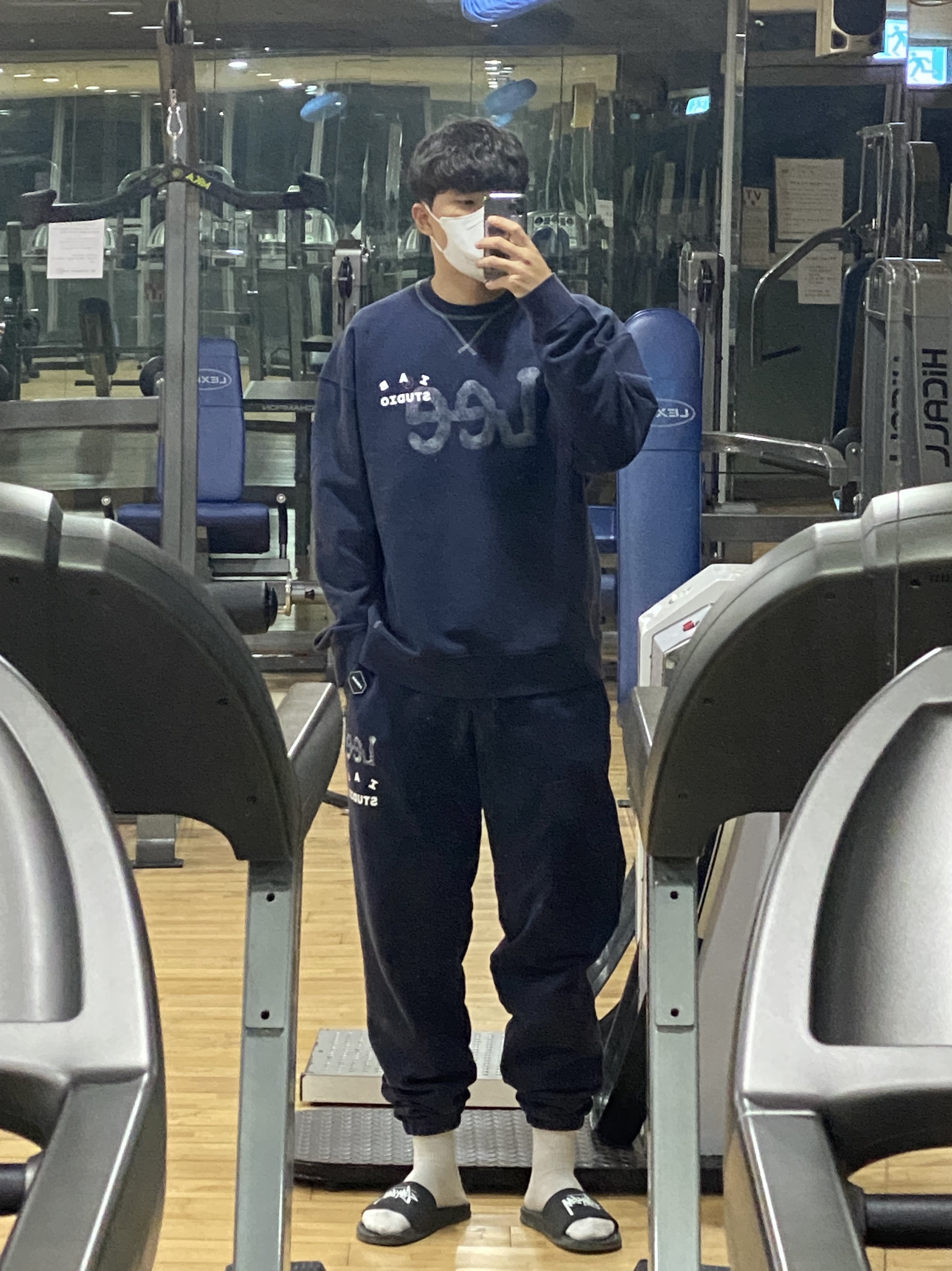 IAB Studio x Lee Pigment Sweatshirt Indigo Navy, IAB Studio x Lee Pigment Sweatpants Indigo Navy 착용 스타일