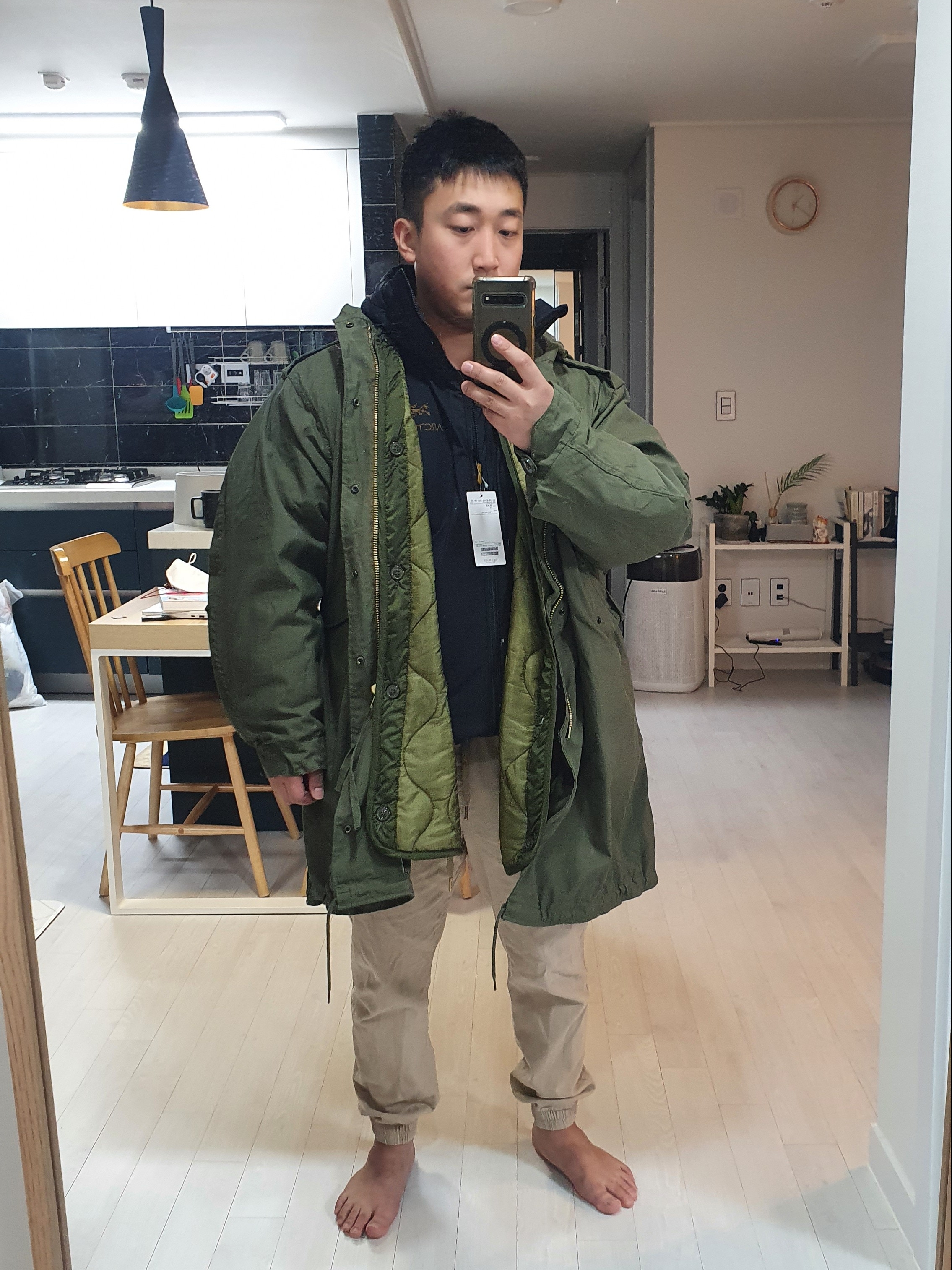 Arc'teryx x Beams Atom AR Hoody Black Gold 착용 스타일 - 1