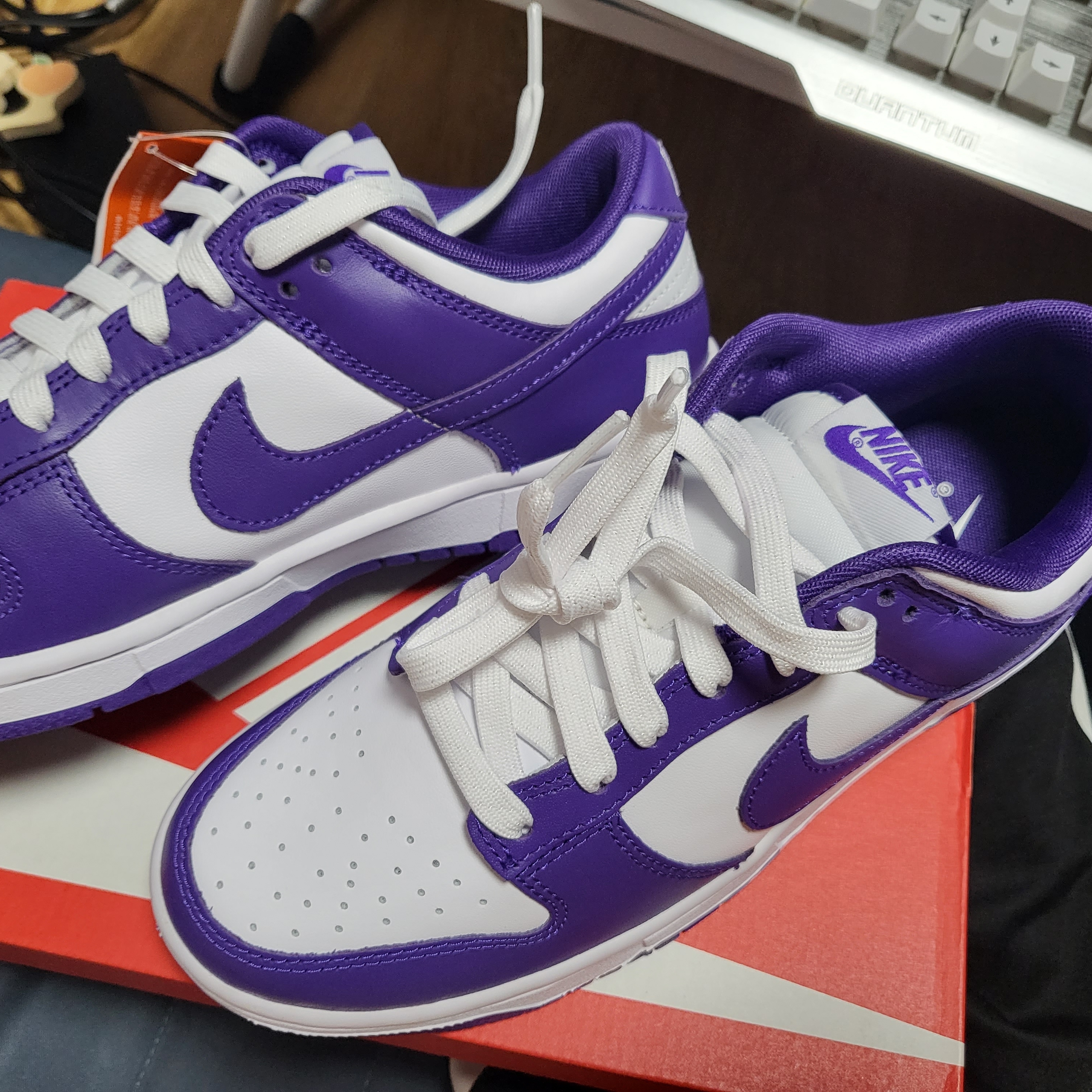Nike Dunk Low Retro Championship Court Purple, Nike Air Force 1 Mid '07 White 착용 스타일 - 1