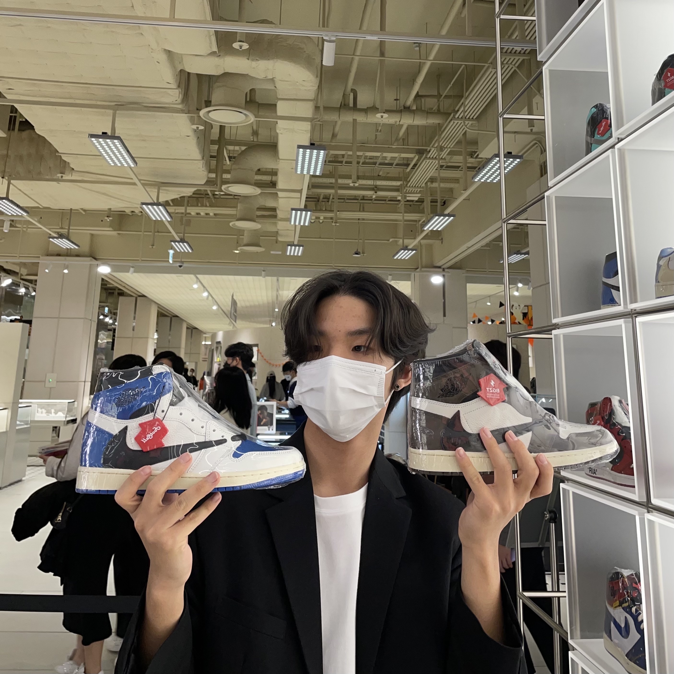 Jordan 1 x Travis Scott x Fragment Retro High OG SP Military Blue, Jordan 1 x Travis Scott Retro High OG SP Mocha 착용 스타일