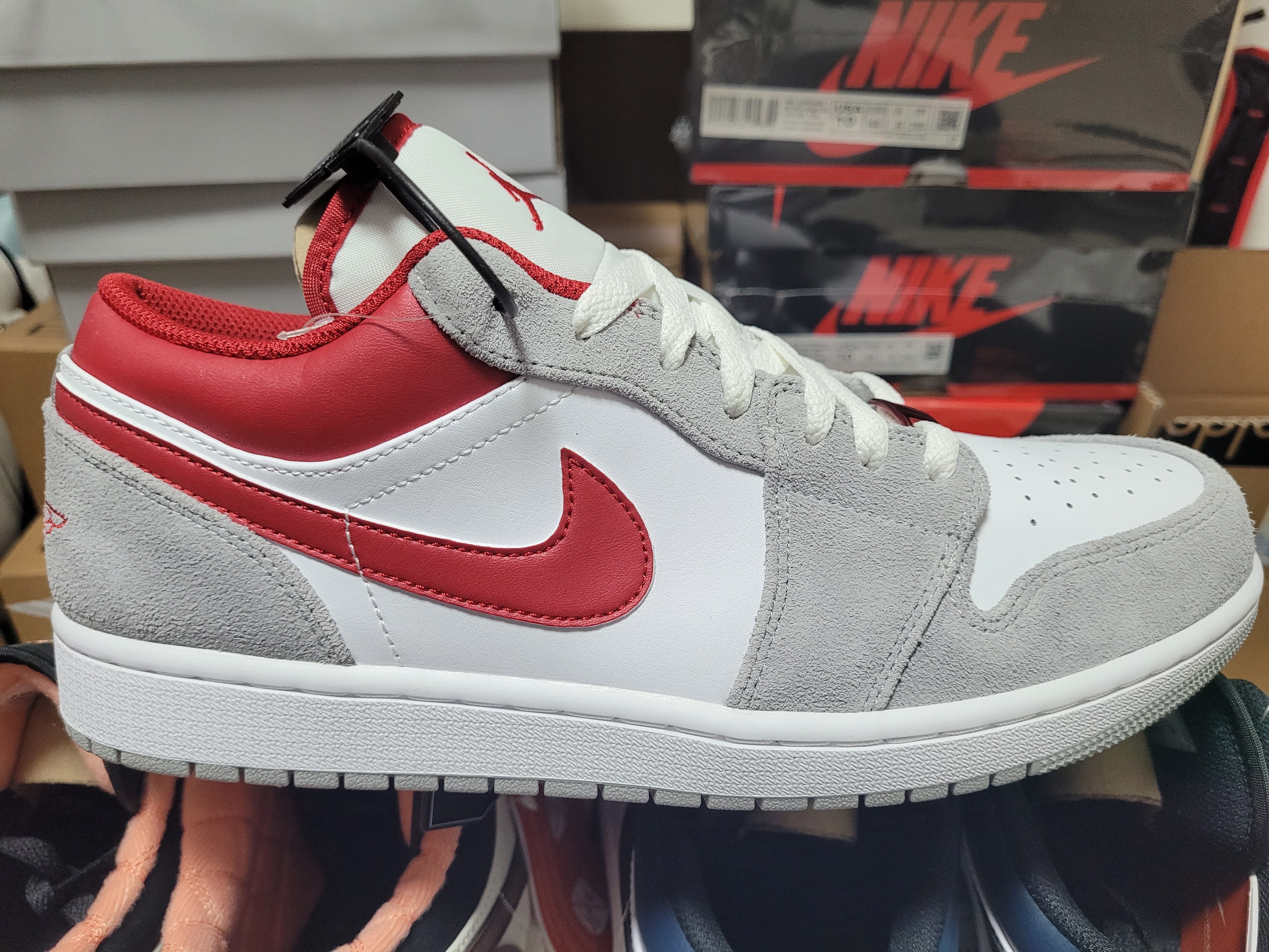 Jordan 1 Low SE Light Smoke Grey Gym Red, Jordan 1 Low Dark Teal 착용 스타일 - 2
