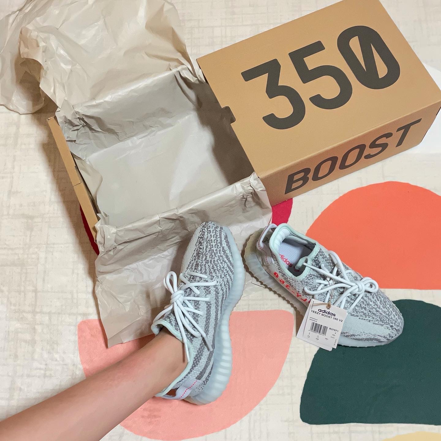 Adidas Yeezy Boost 350 V2 Blue Tint 2017 착용 스타일 - 1