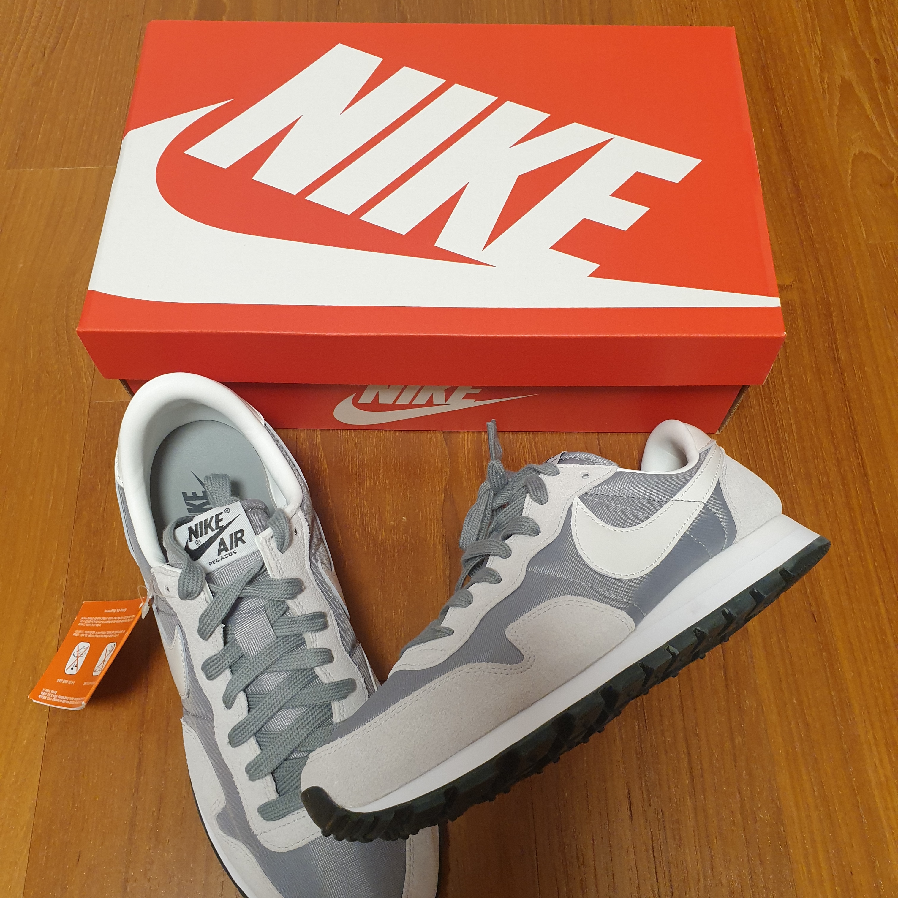 Nike Air Pegasus 83 PRM Grey Fog 착용 스타일 - 2