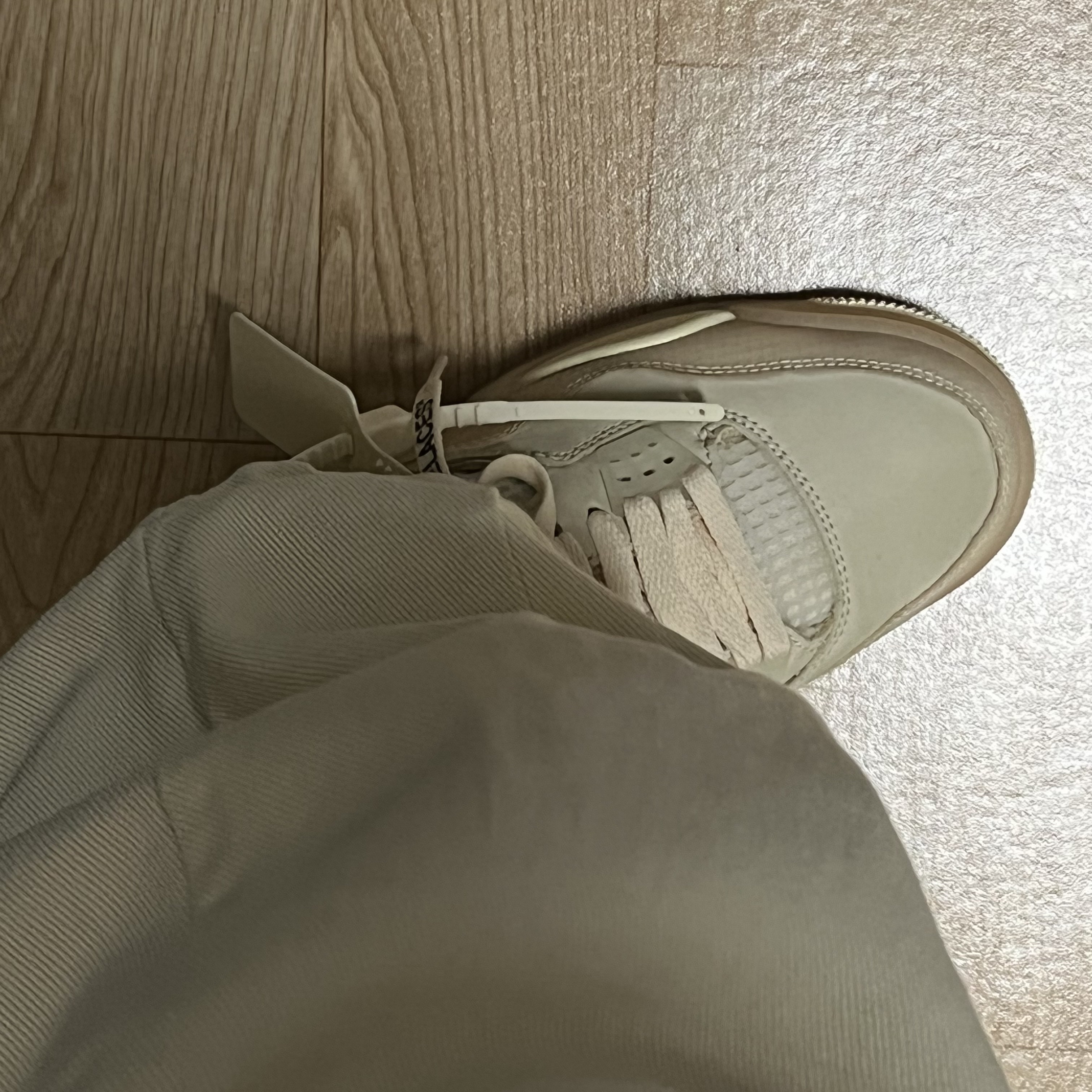 (W) Jordan 4 x Off-White Retro SP Sail 착용 스타일