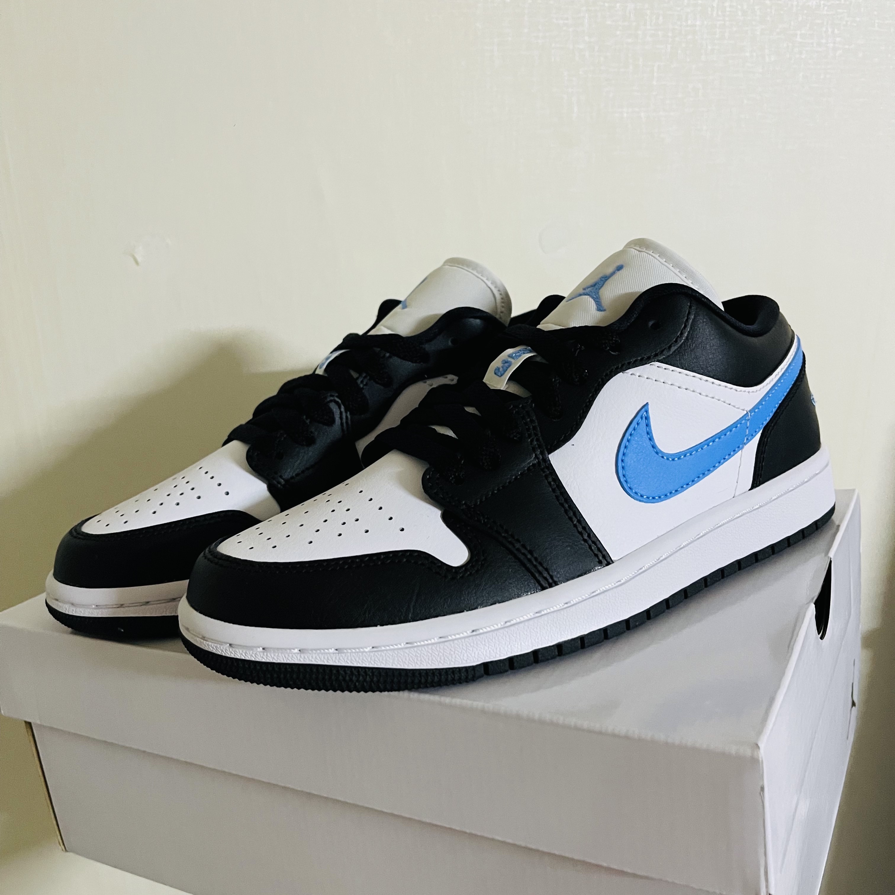 (W) Jordan 1 Low Black University Blue 착용 스타일