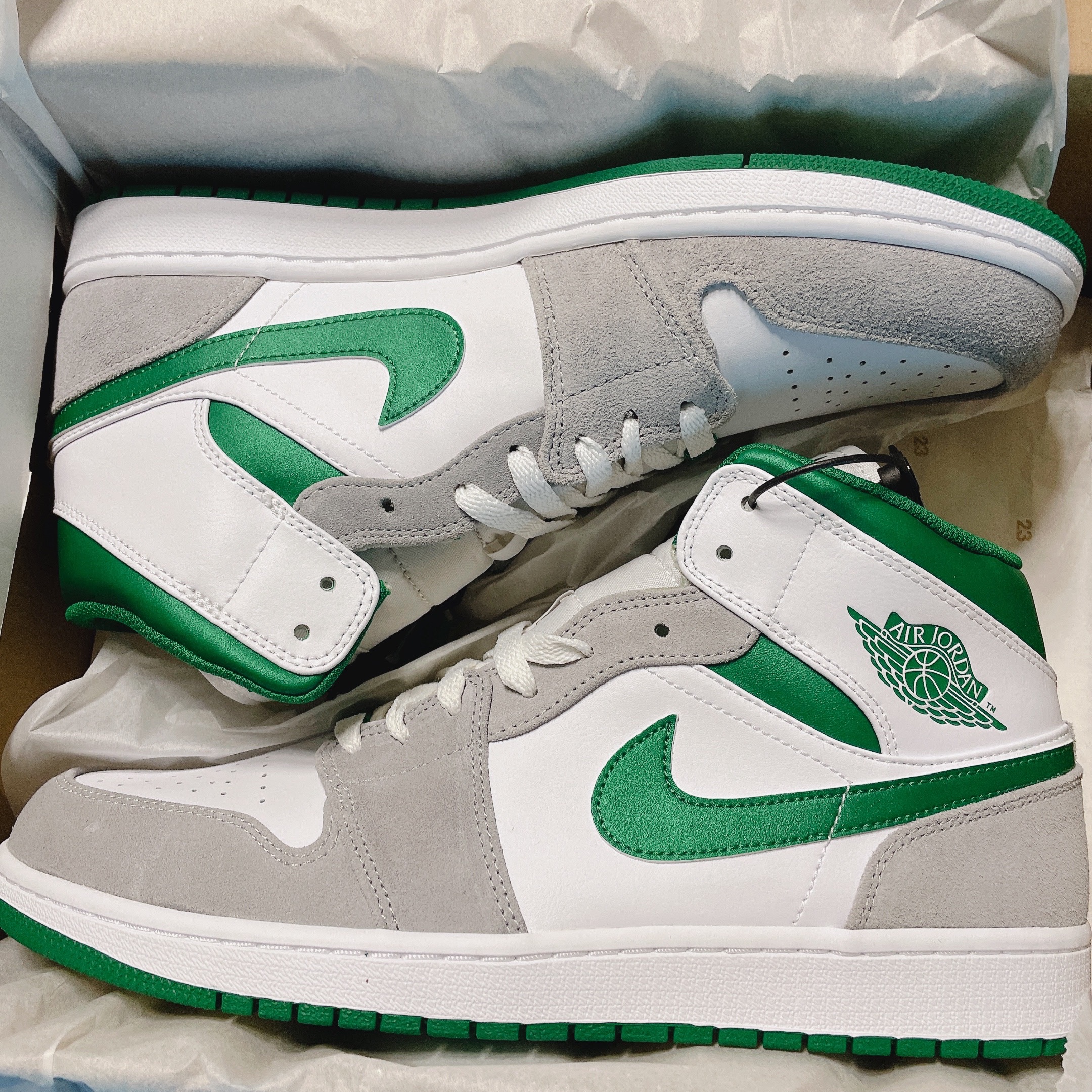 Jordan 1 Mid SE Pine Green Light Smoke Grey 착용 스타일
