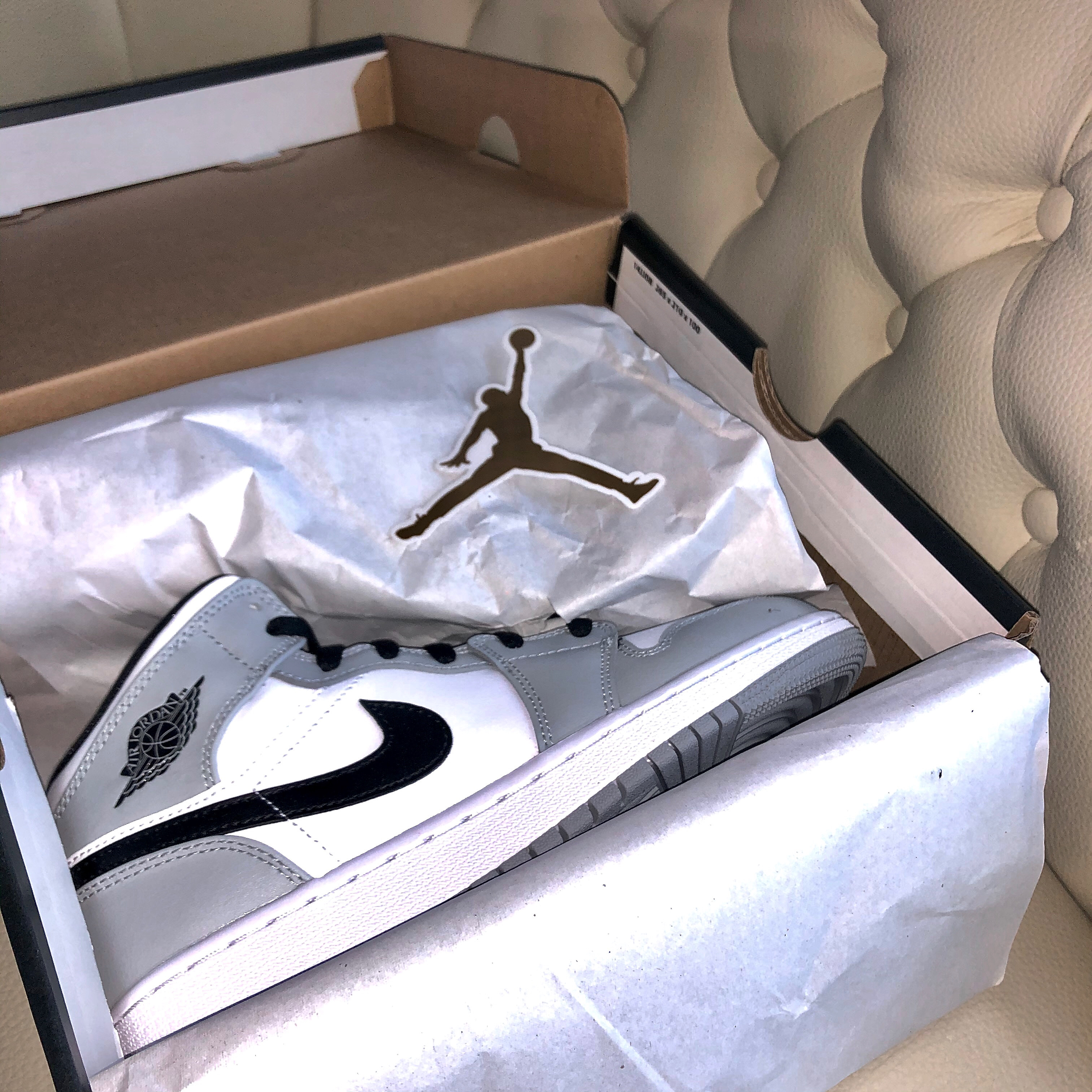 (GS) Jordan 1 Mid Light Smoke Grey 착용 스타일 - 1