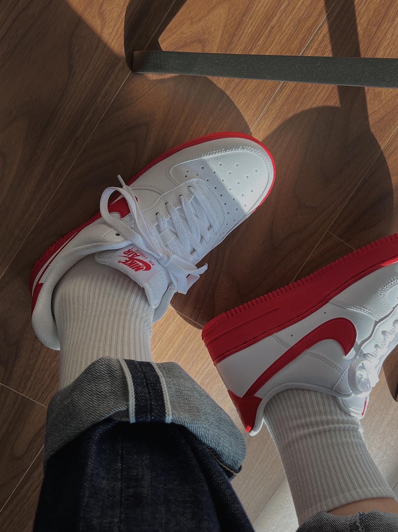 Nike Air Force 1 Low White Red Midsole 착용 스타일 - 2
