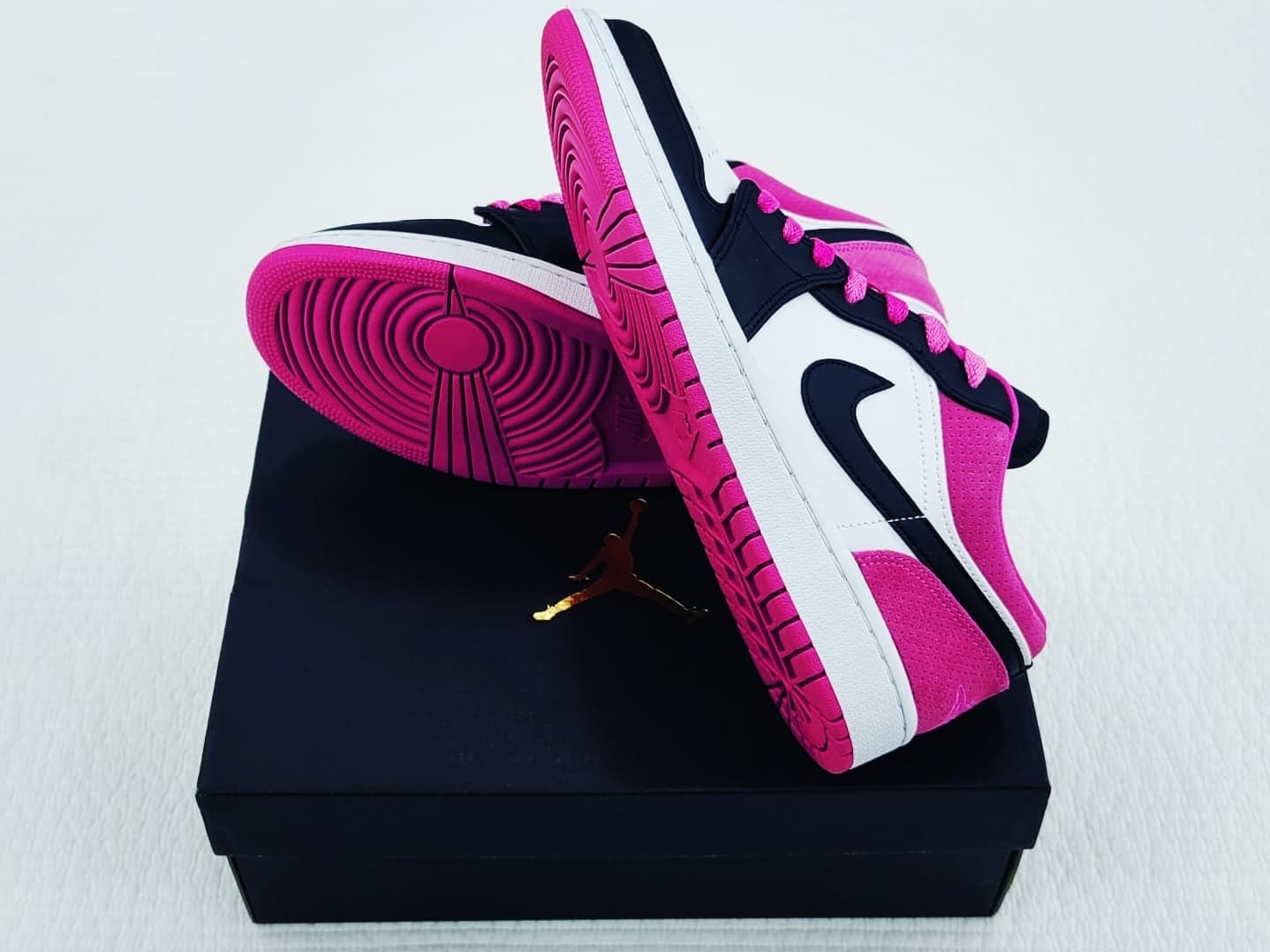 Jordan 1 Low SE Fuchsia 착용 스타일 - 4