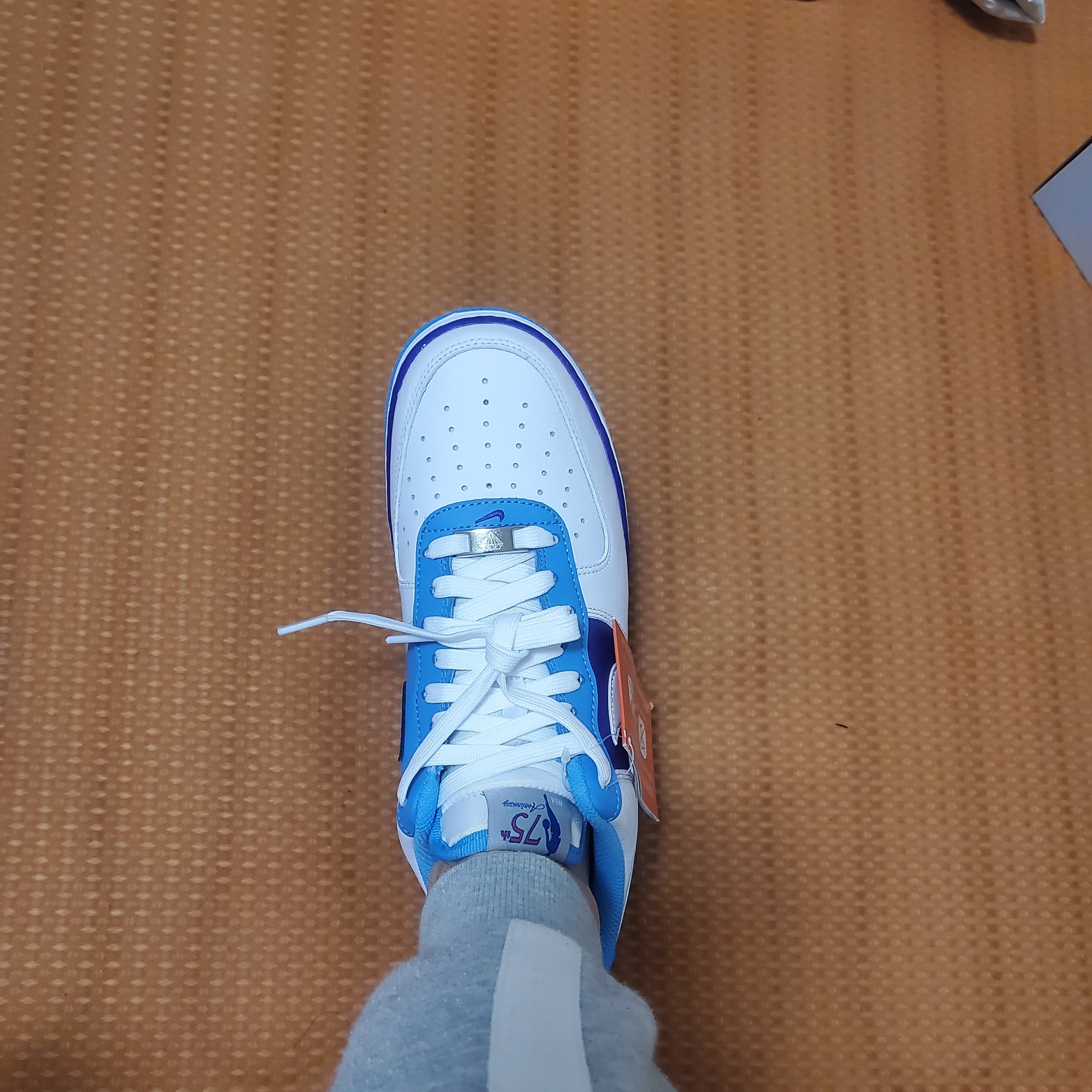Nike x NBA Air Force 1 '07 LV8 EMB White and Coast Field 착용 스타일