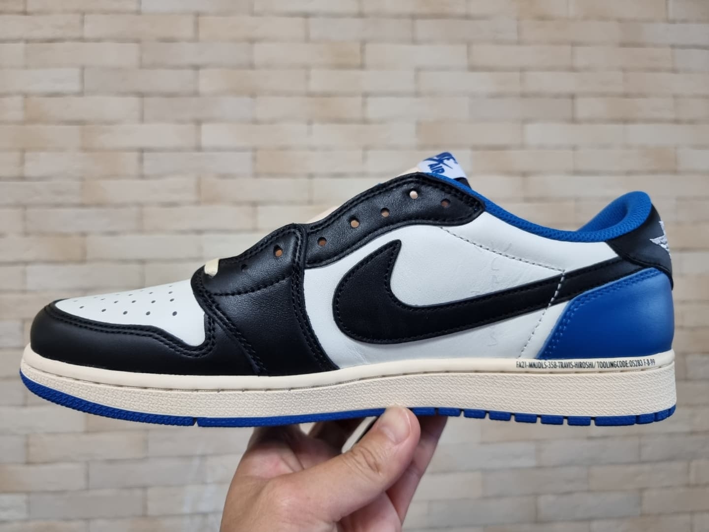 Jordan 1 x Travis Scott x Fragment Retro Low OG SP Military Blue 착용 스타일 - 3