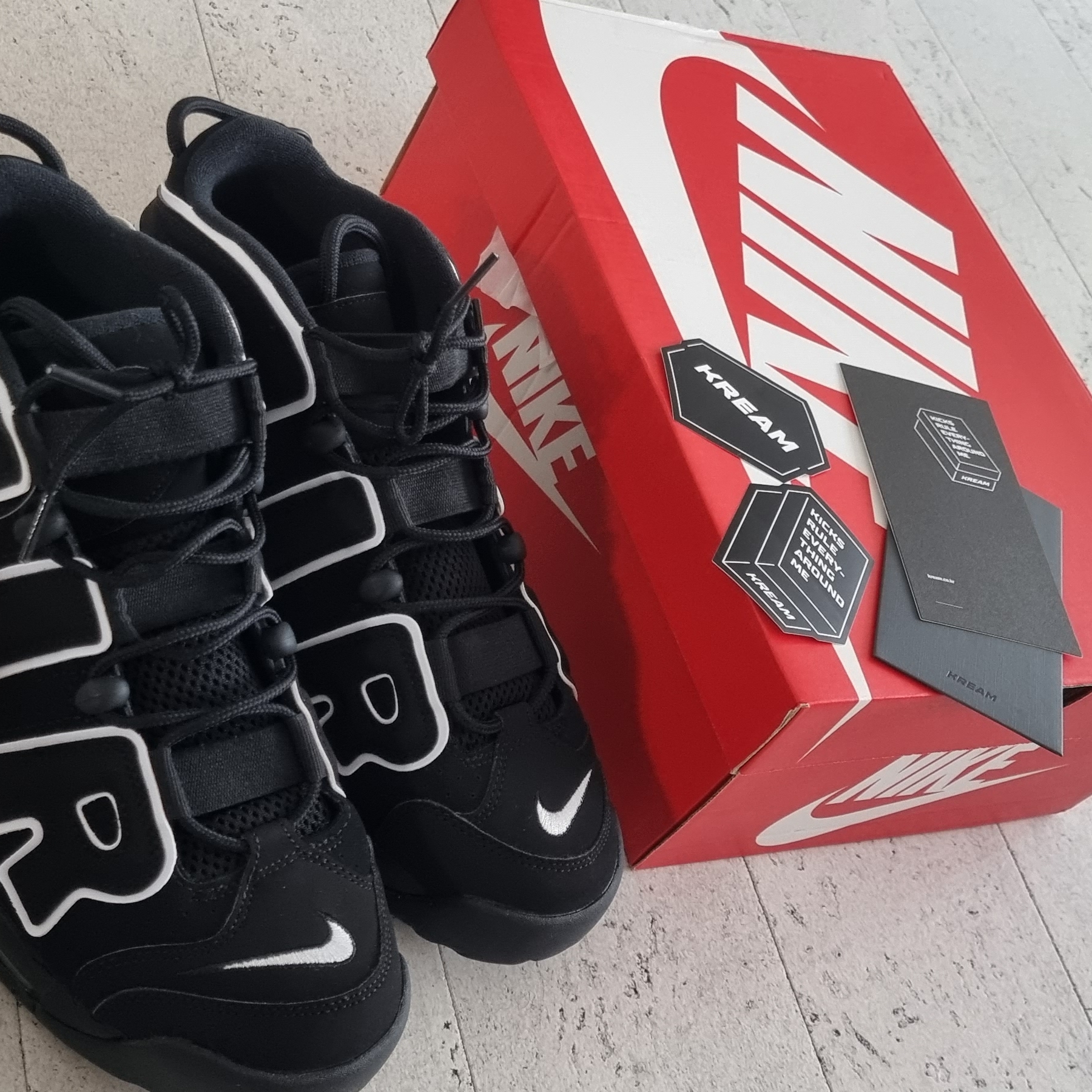 Nike Air More Uptempo Black White 2020 착용 스타일 - 2