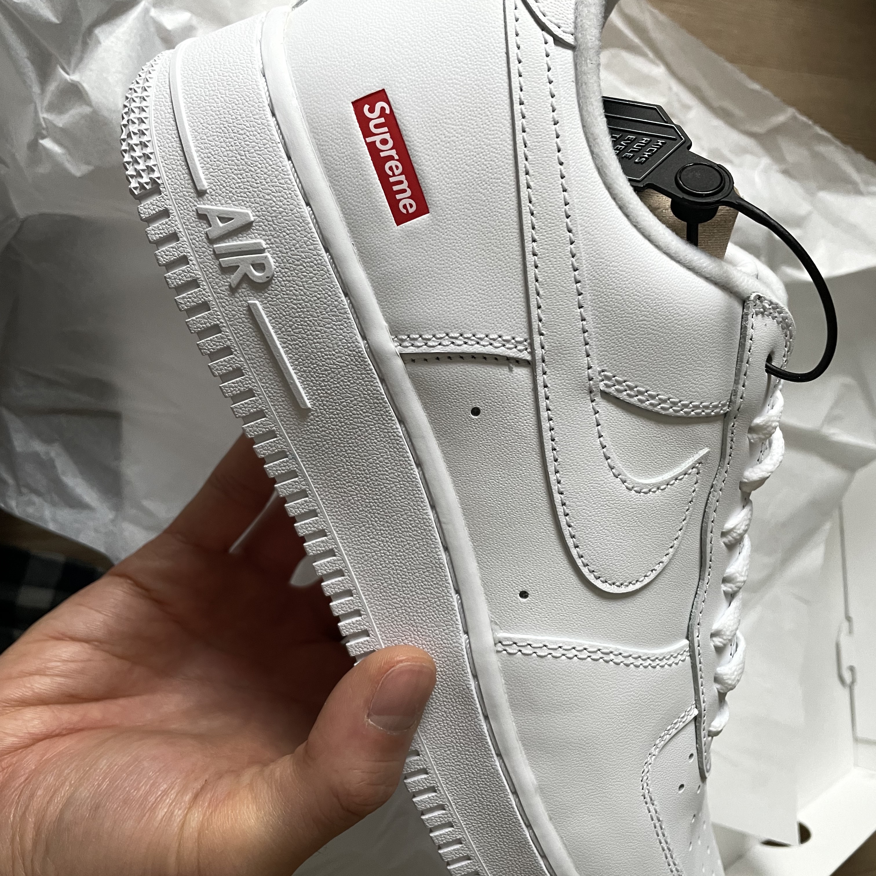 Nike x Supreme Air Force 1 Low White 착용 스타일 - 2