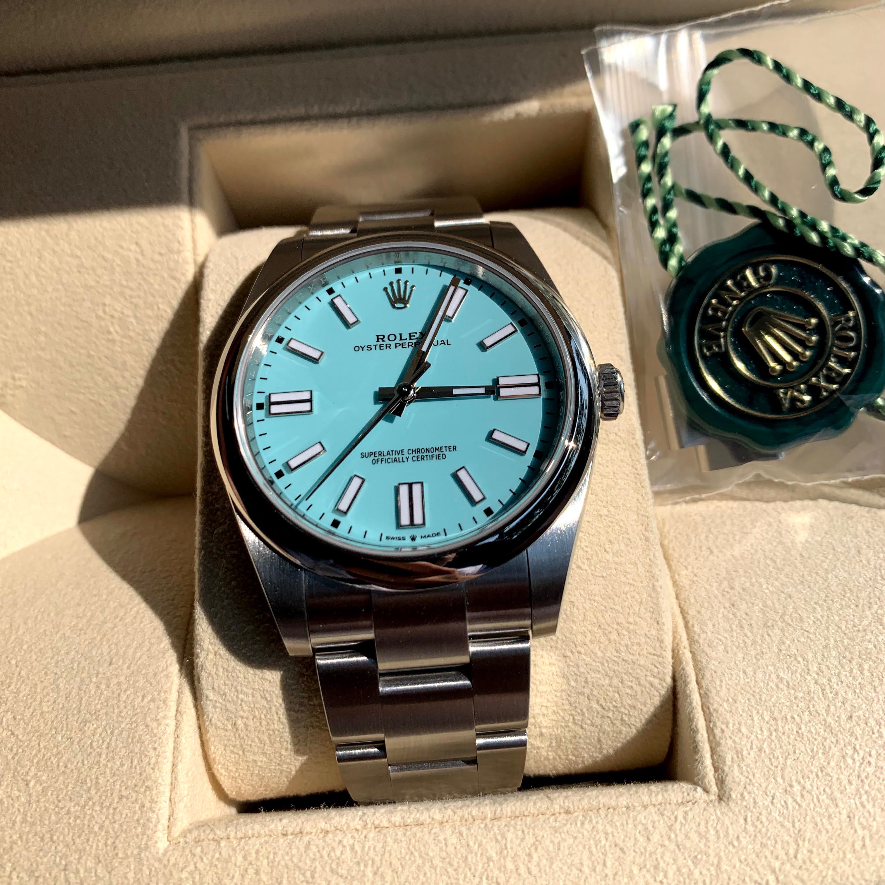 Rolex Oyster Perpetual 41mm 124300 Turquoise Blue Oyster 착용 스타일
