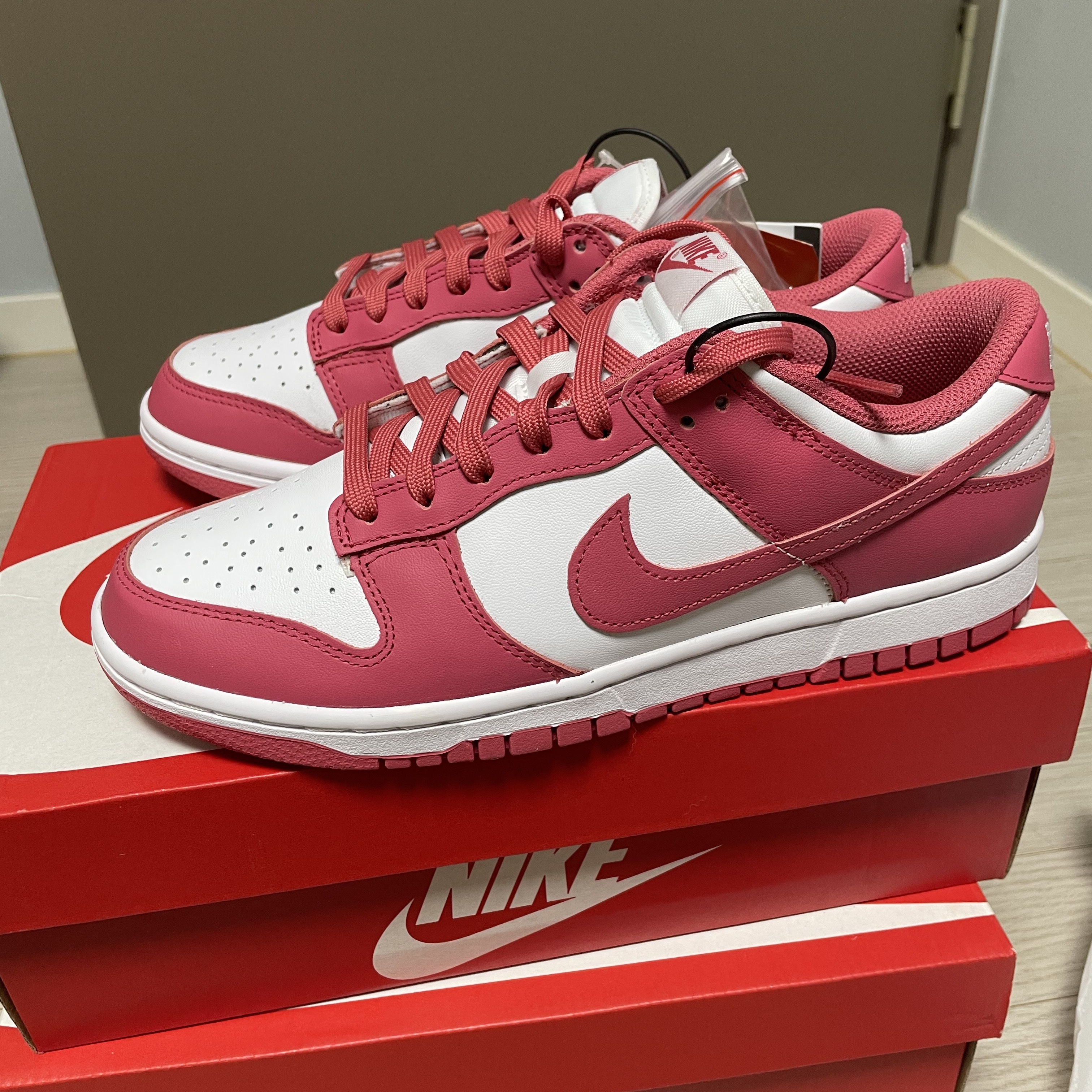 (W) Nike Dunk Low Archeo Pink 착용 스타일