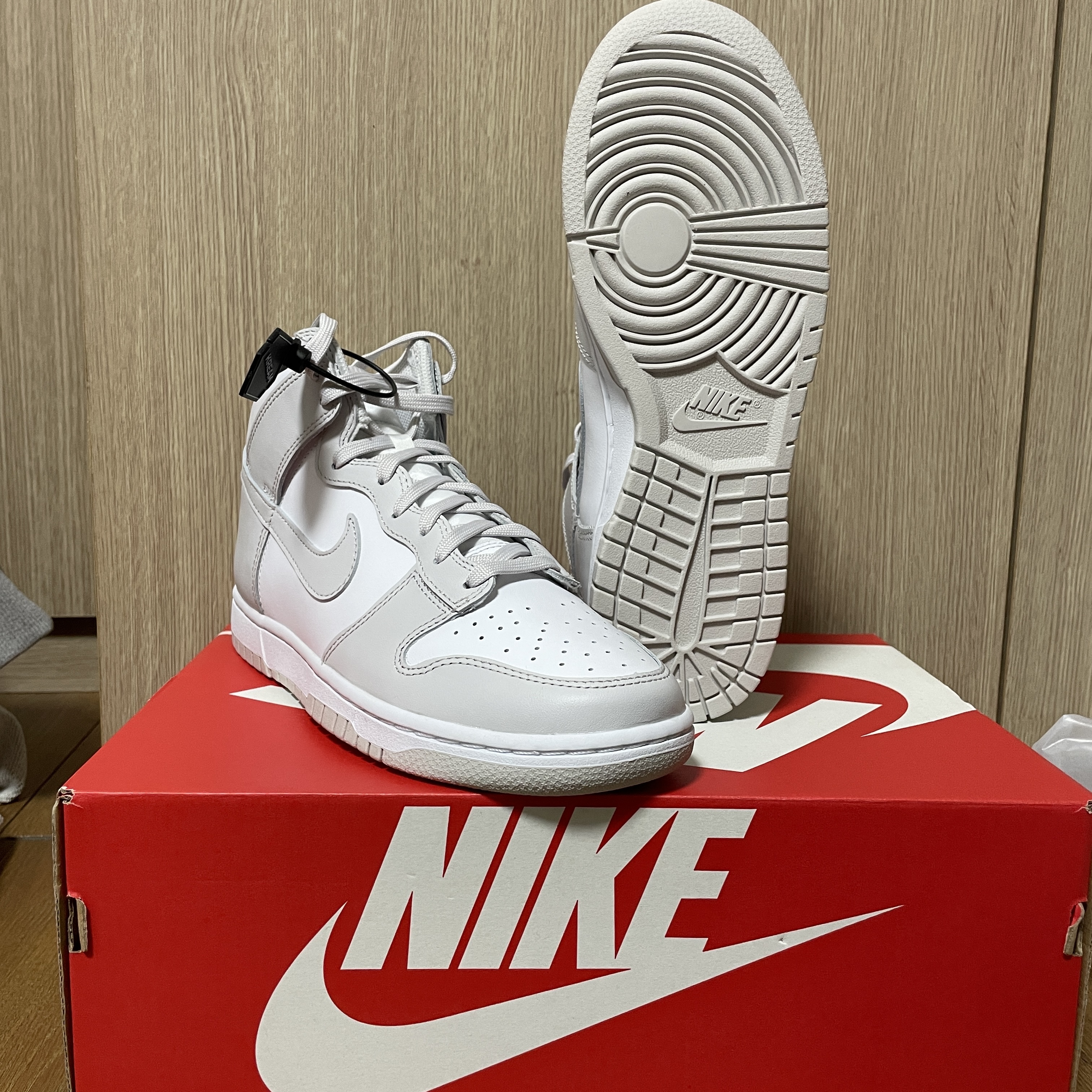 Nike Dunk High Retro Vast Grey 착용 스타일 - 3