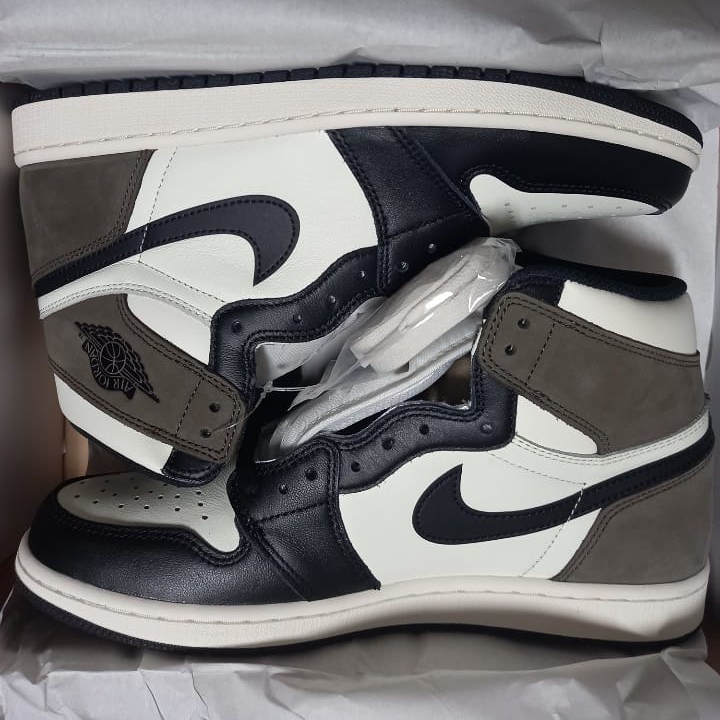 Jordan 1 Retro High OG Black Mocha 착용 스타일 - 2