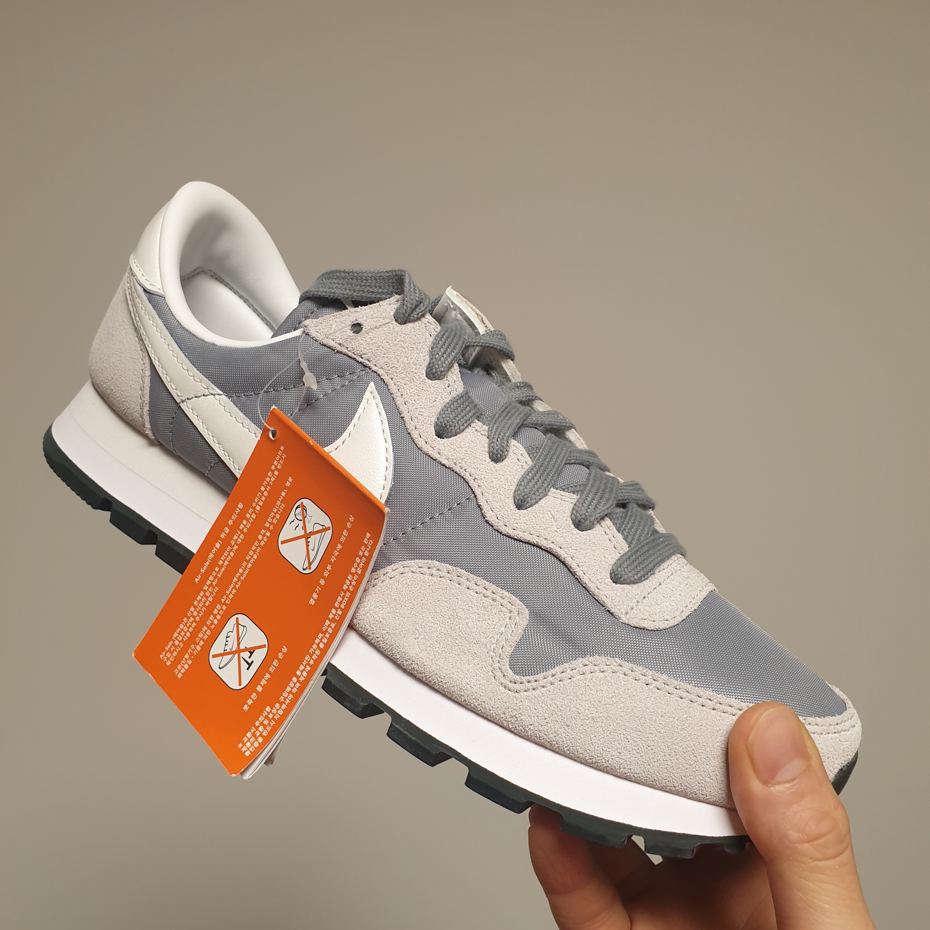 Nike Air Pegasus 83 PRM Grey Fog 착용 스타일 - 1