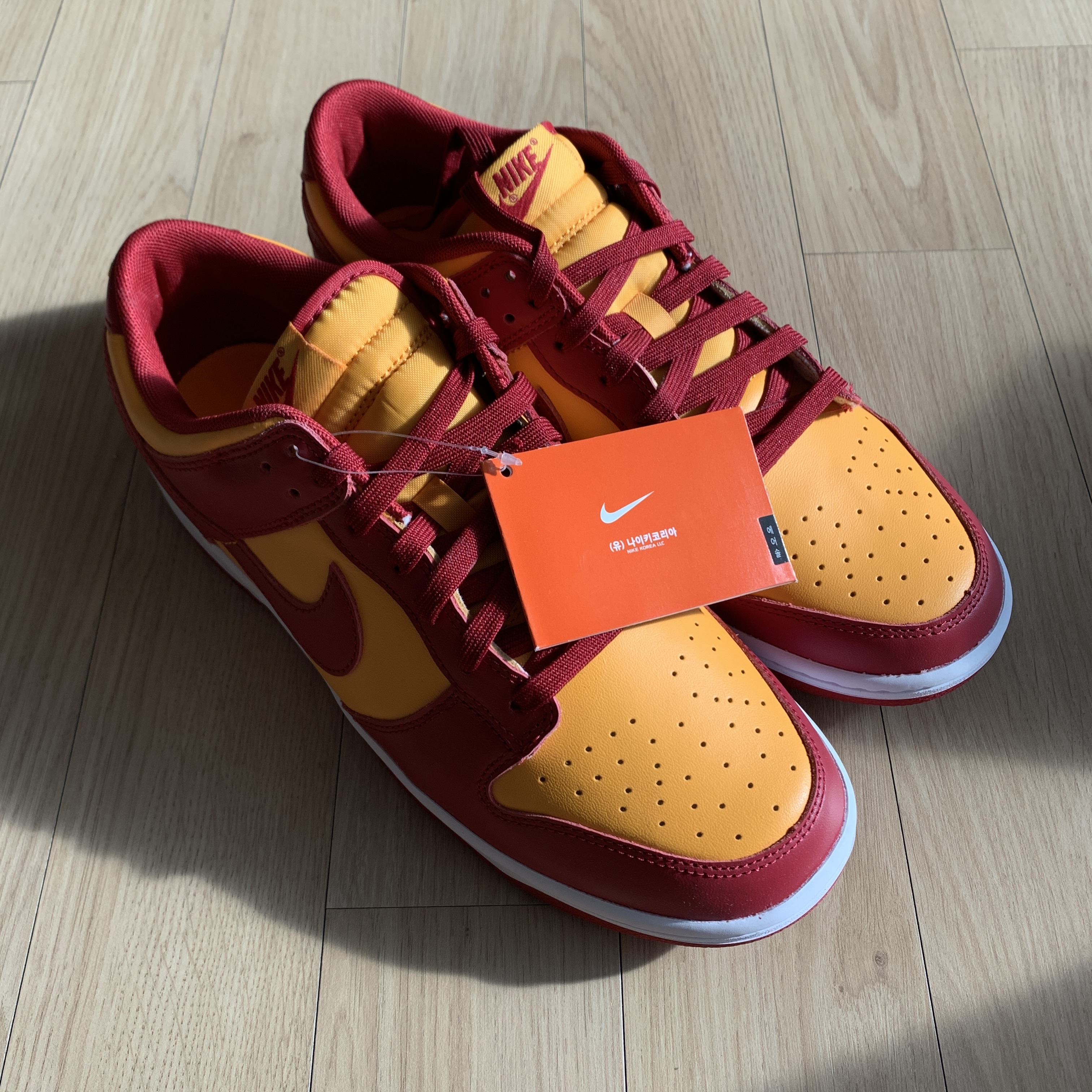 Nike Dunk Low Retro Championship Gold 착용 스타일 - 1