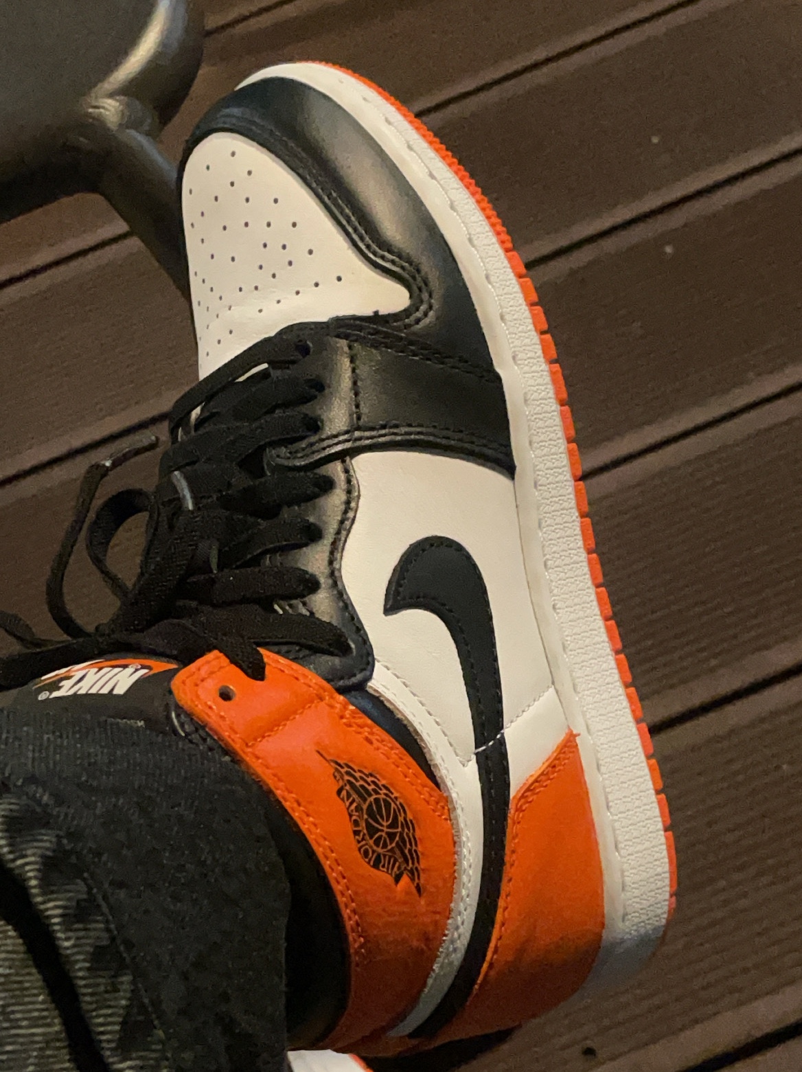 (GS) Jordan 1 Retro High OG Electro Orange 착용 스타일 - 3