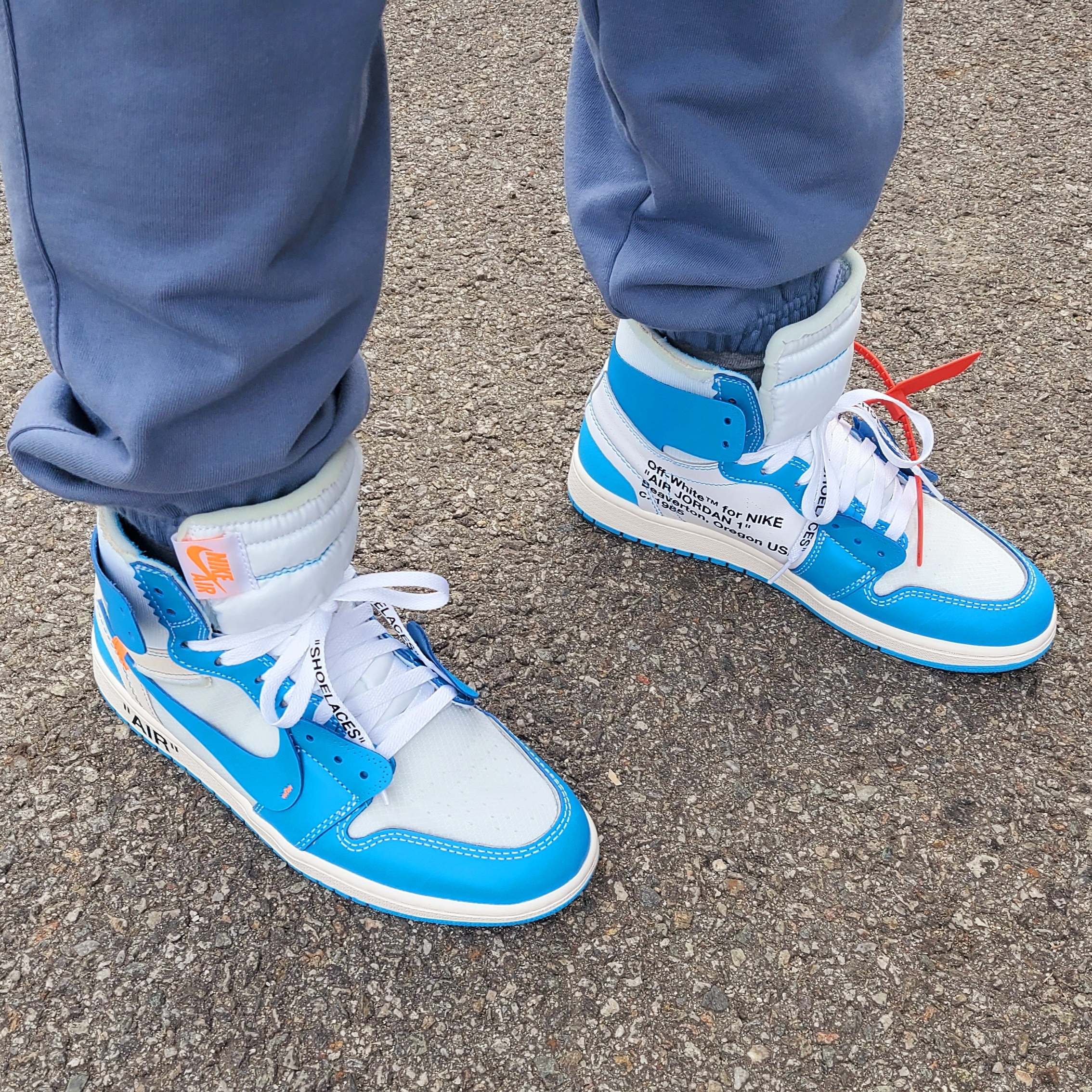 Jordan 1 x Off-White Retro High University Blue 착용 스타일 - 3