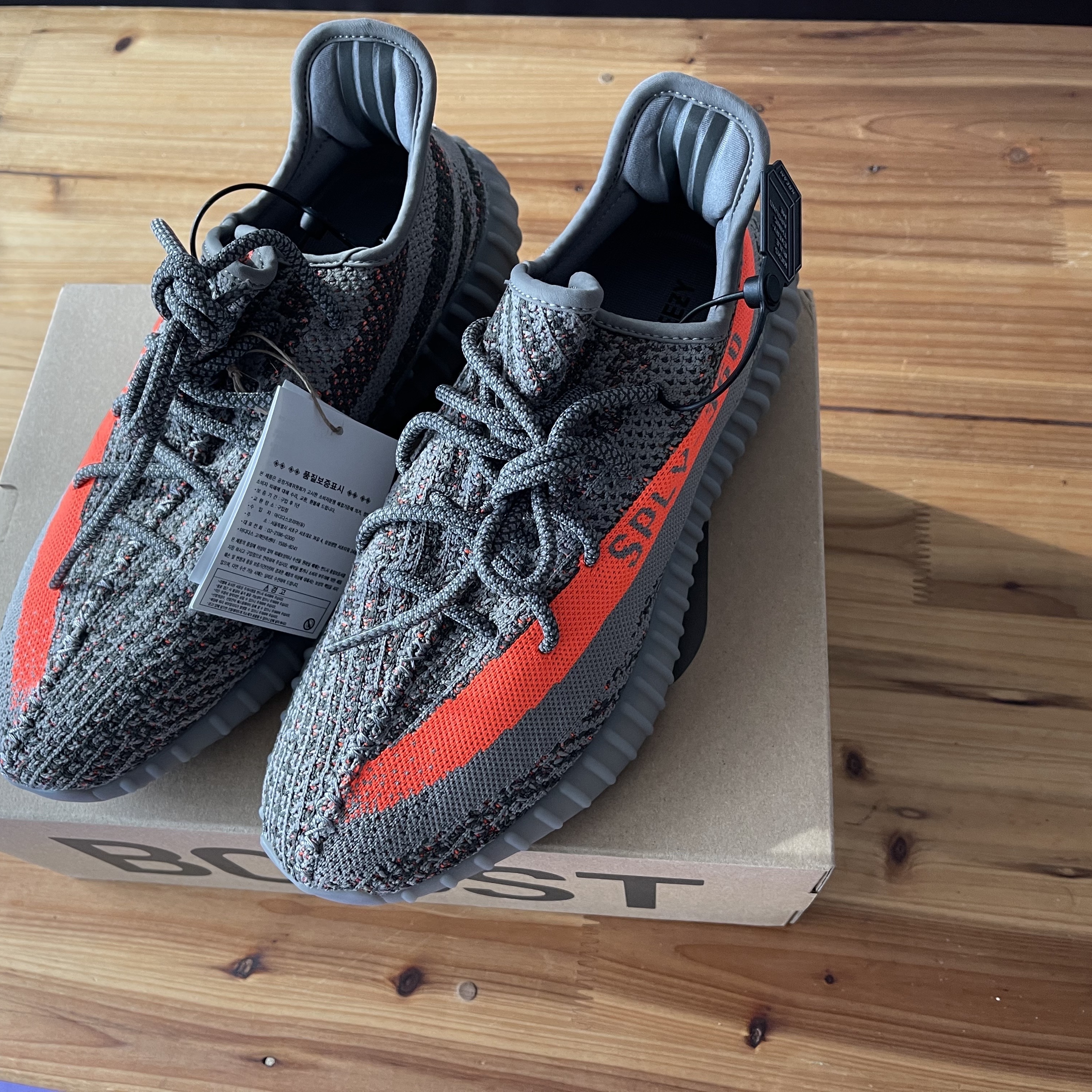 Adidas Yeezy Boost 350 V2 Beluga - Reflective 착용 스타일 - 2