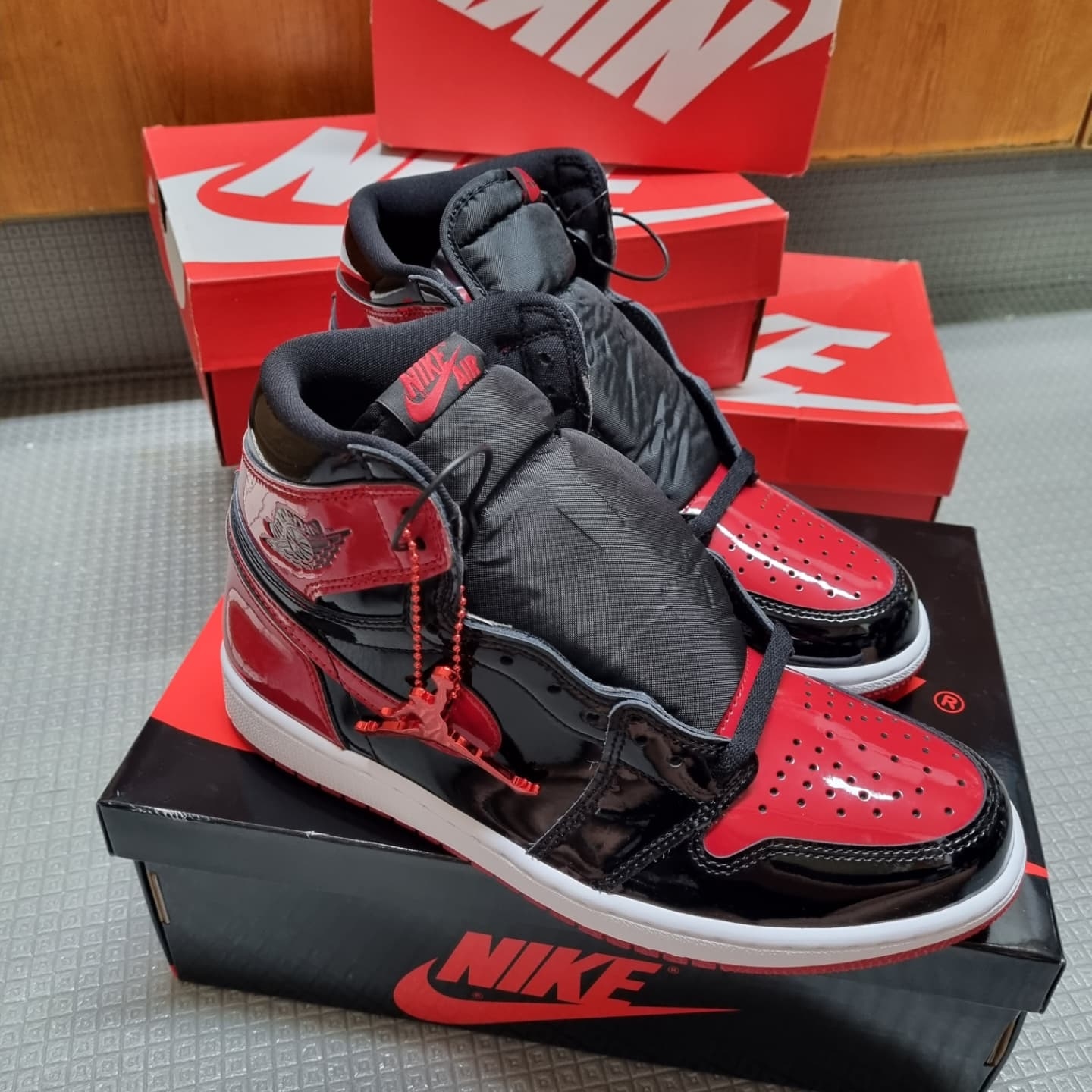 Jordan 1 Retro High OG Patent Bred 착용 스타일 - 1