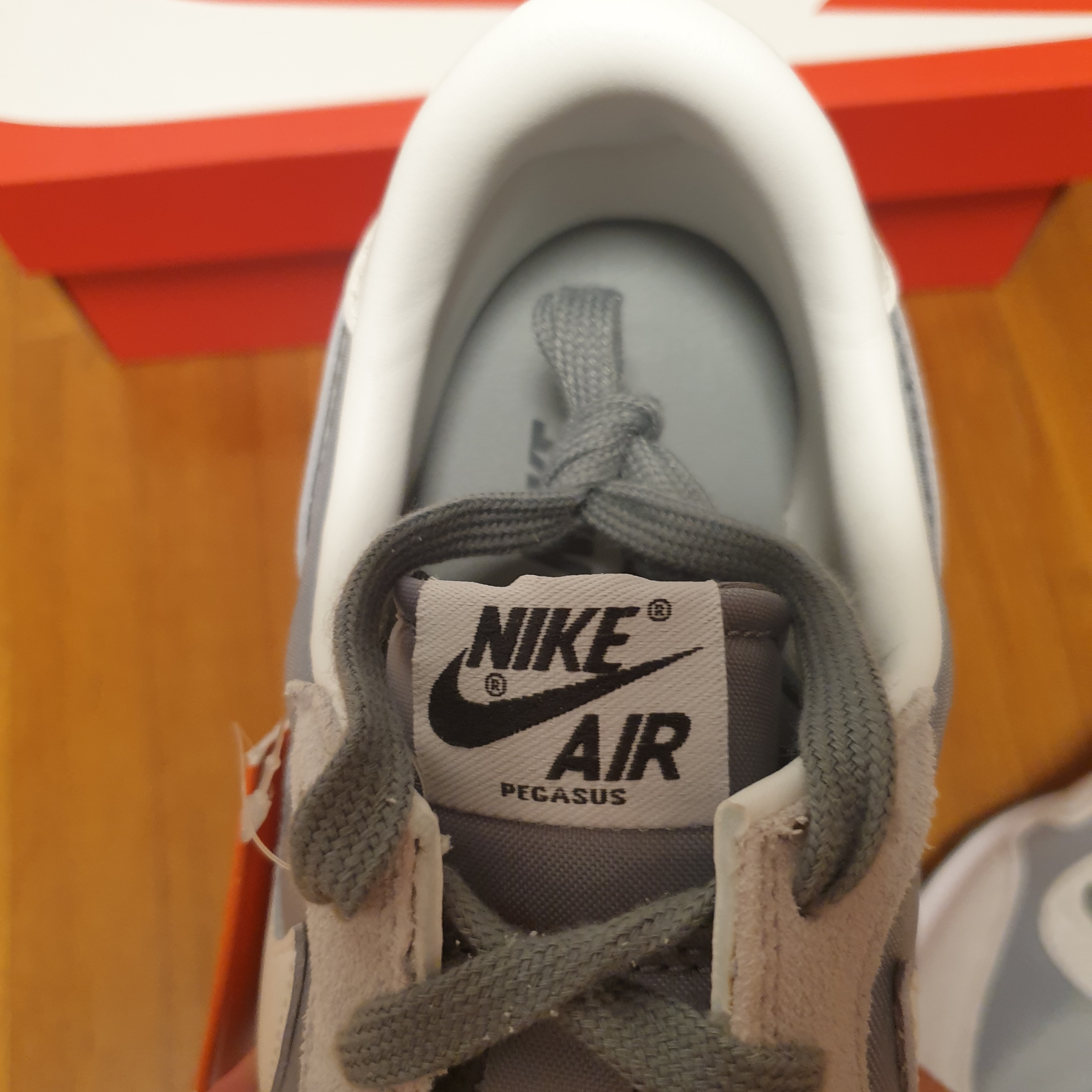 Nike Air Pegasus 83 PRM Grey Fog 착용 스타일 - 3
