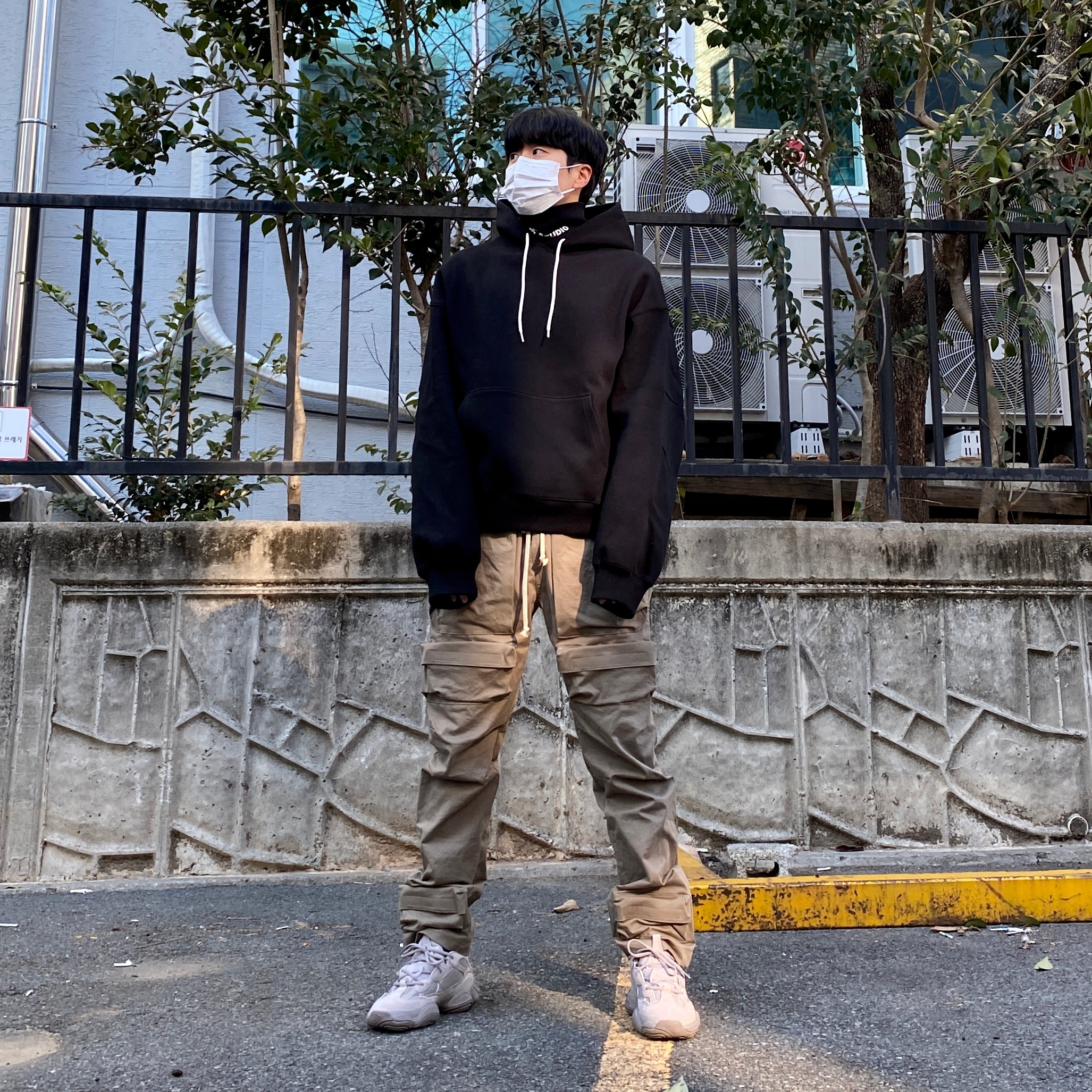 Adidas Yeezy 500 Ash Grey 착용 스타일