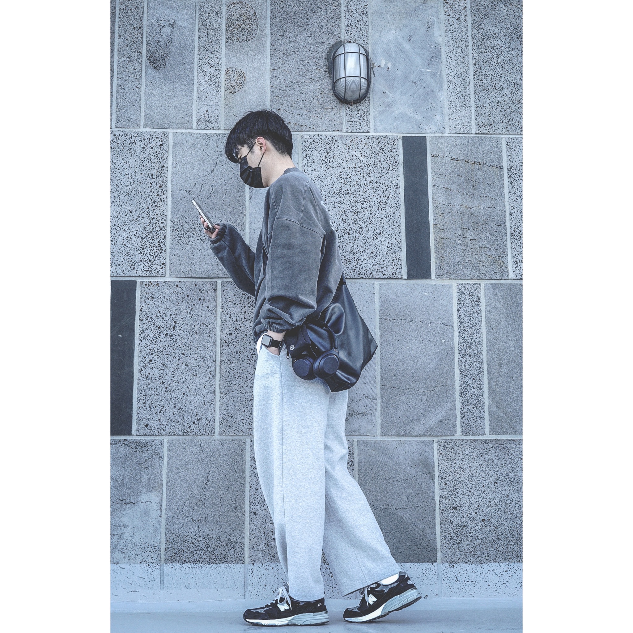 IAB Studio Pigment Crewneck Black, (W) New Balance 993 Made in USA Black - B Standard 착용 스타일 - 4