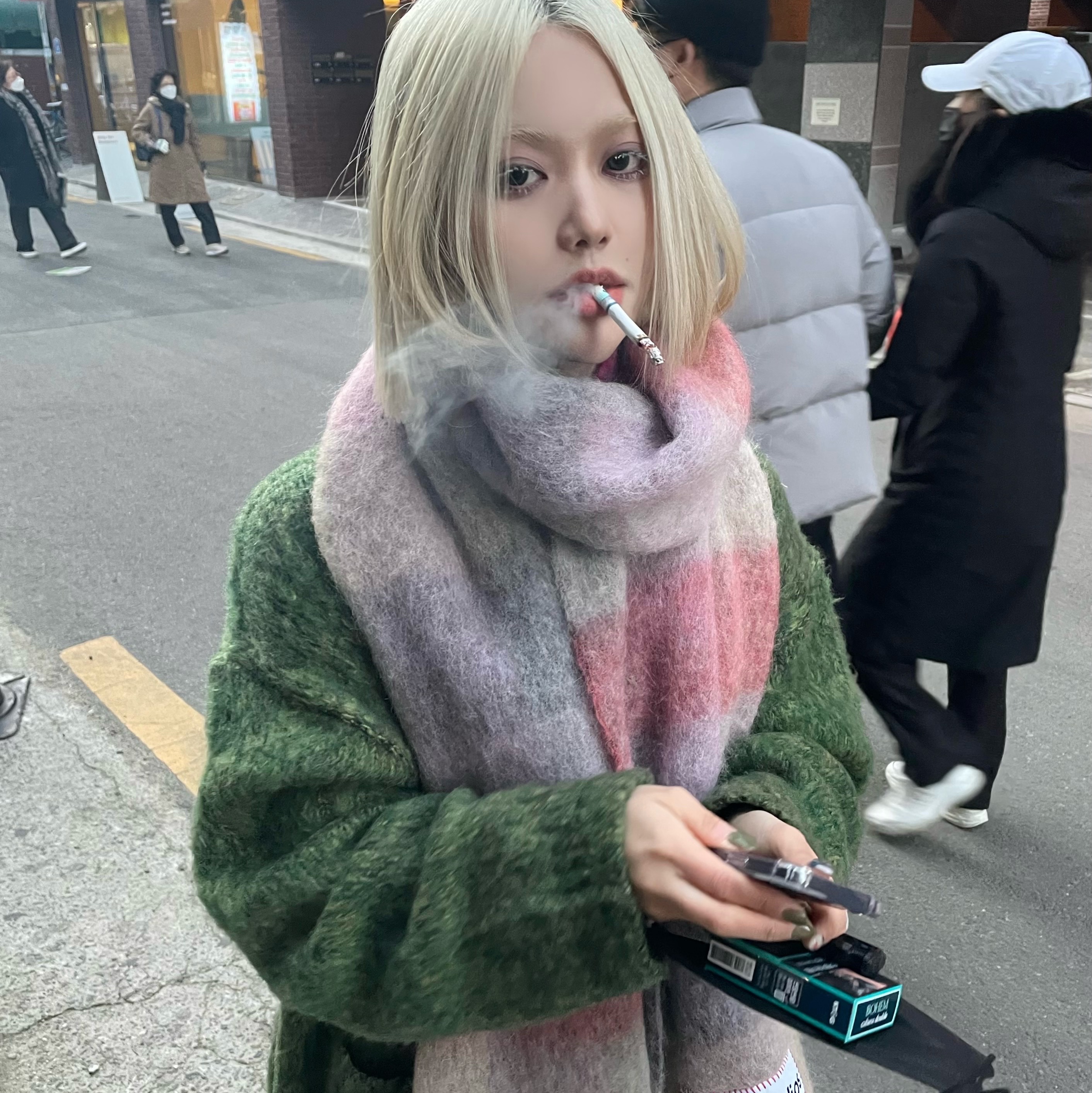 Acne Studios Mohair Check Muffler Fuchsia Lilac Pink 착용 스타일