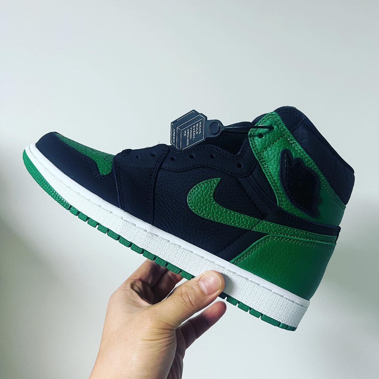 Jordan 1 Retro High OG Pine Green Black 착용 스타일 - 1