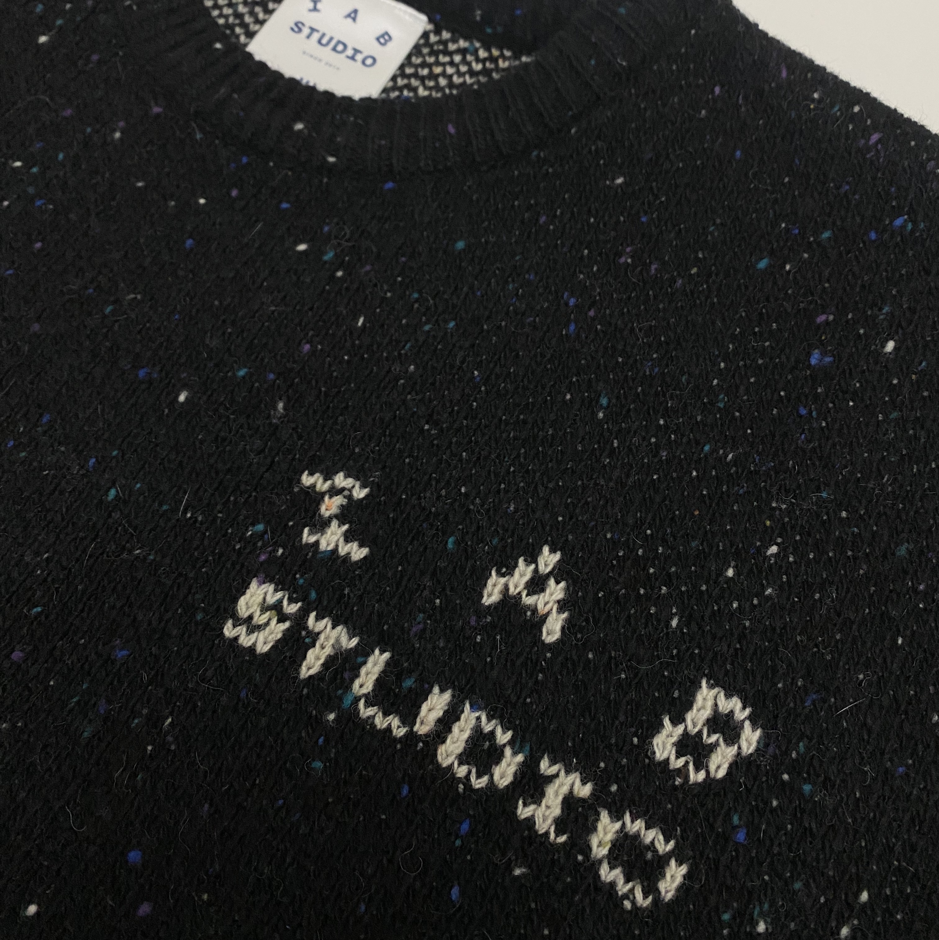 IAB Studio Knit Black 착용 스타일