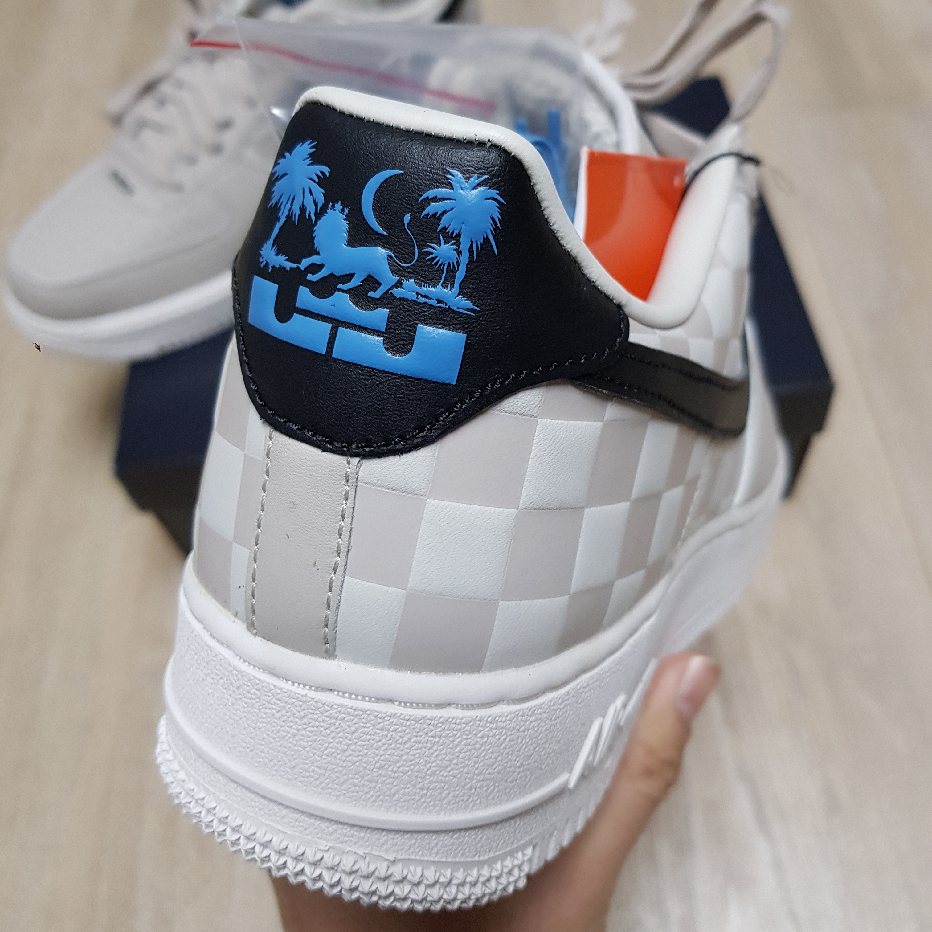 Nike Air Force 1 '07 QS LBJ 착용 스타일 - 2