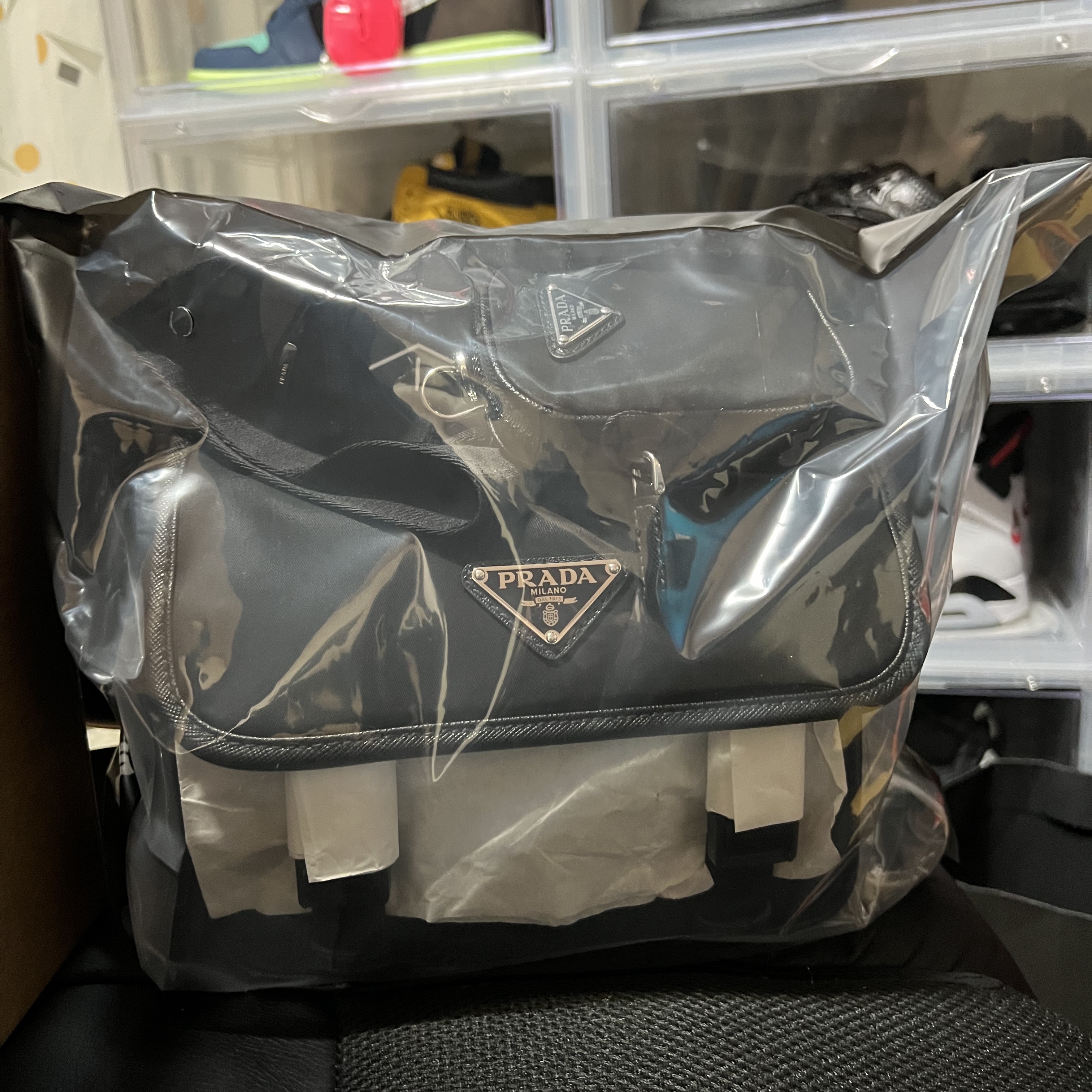 Prada Re-Nylon and Saffiano Leather Shoulder Bag Black 착용 스타일 - 1
